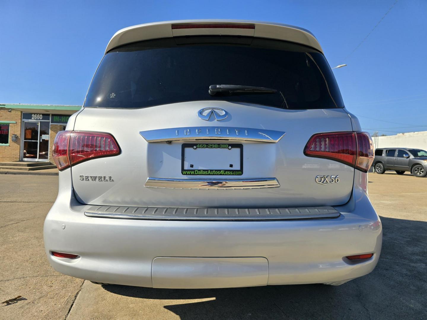 2013 SILVER Infiniti QX56 (JN8AZ2NF9D9) with an 5.6L V8 DOHC 32V engine, 5-Speed Automatic transmission, located at 2660 S.Garland Avenue, Garland, TX, 75041, (469) 298-3118, 32.885551, -96.655602 - Photo#4