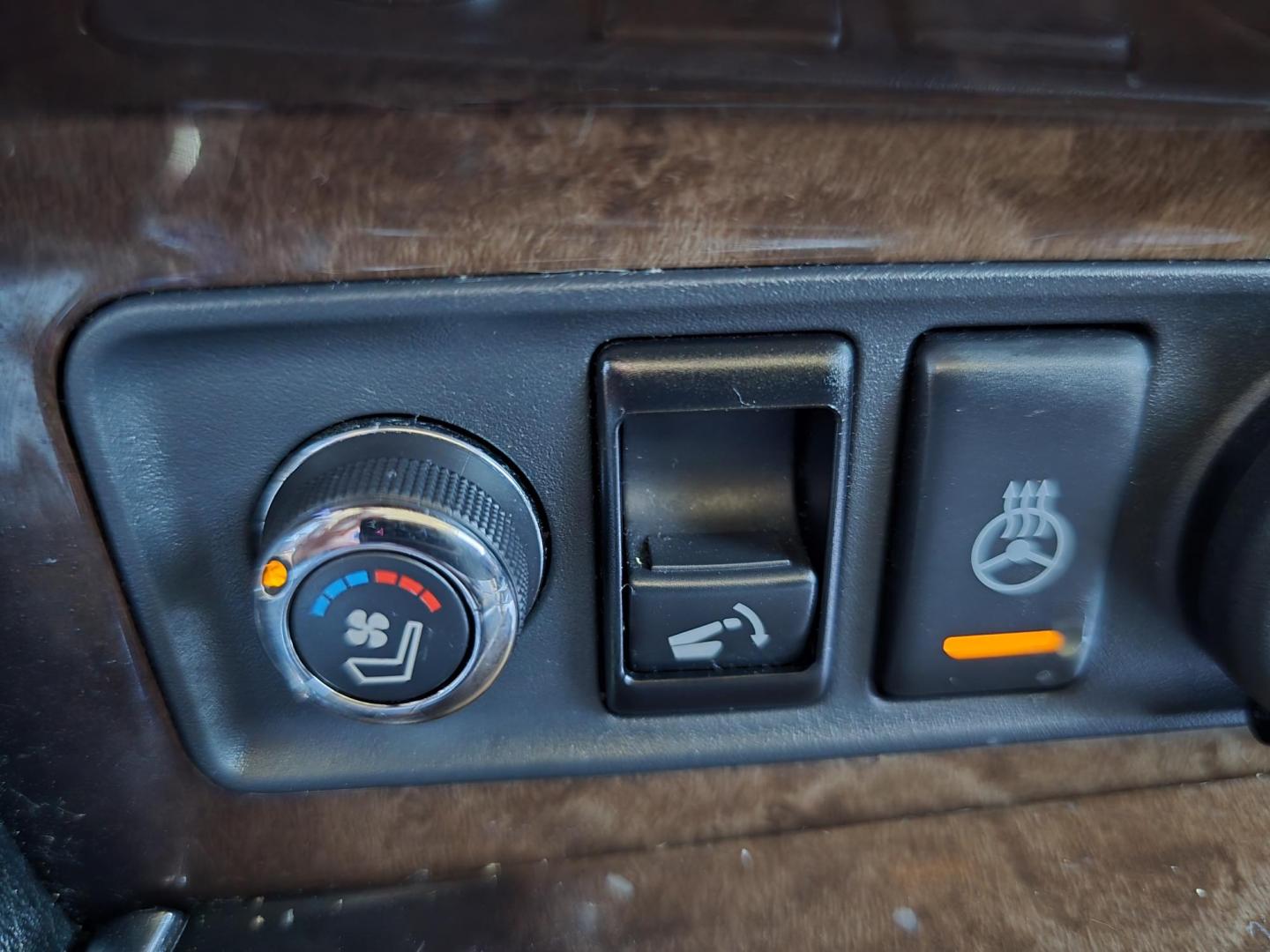 2013 SILVER Infiniti QX56 (JN8AZ2NF9D9) with an 5.6L V8 DOHC 32V engine, 5-Speed Automatic transmission, located at 2660 S.Garland Avenue, Garland, TX, 75041, (469) 298-3118, 32.885551, -96.655602 - Photo#10