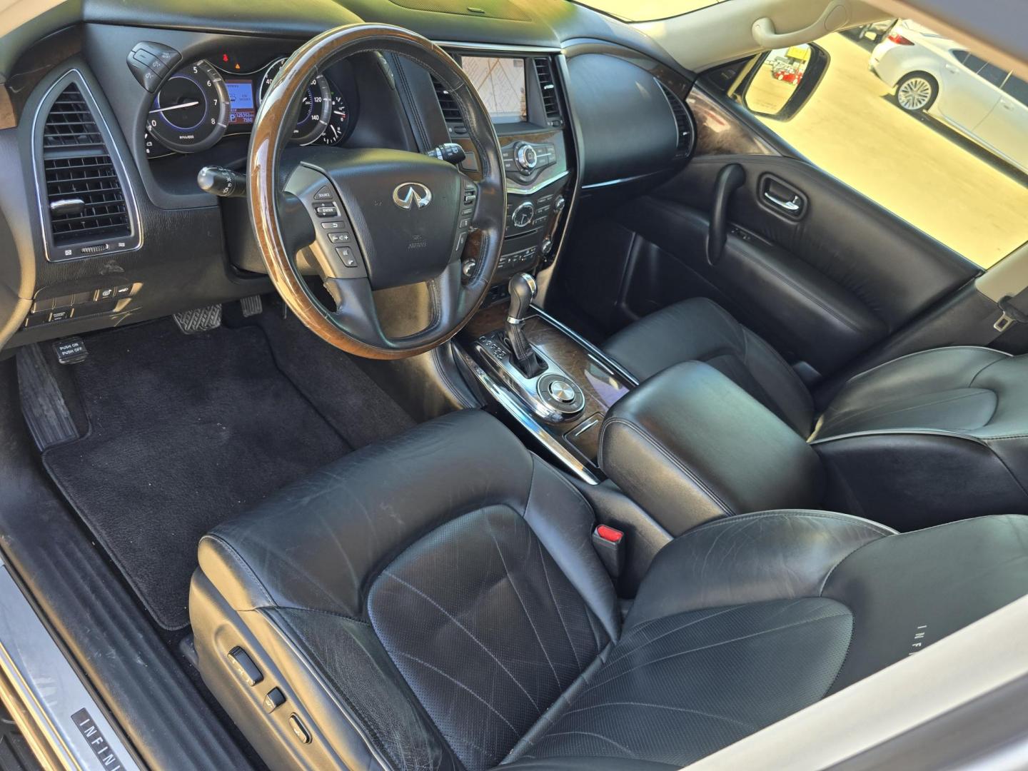 2013 SILVER Infiniti QX56 (JN8AZ2NF9D9) with an 5.6L V8 DOHC 32V engine, 5-Speed Automatic transmission, located at 2660 S.Garland Avenue, Garland, TX, 75041, (469) 298-3118, 32.885551, -96.655602 - Photo#11