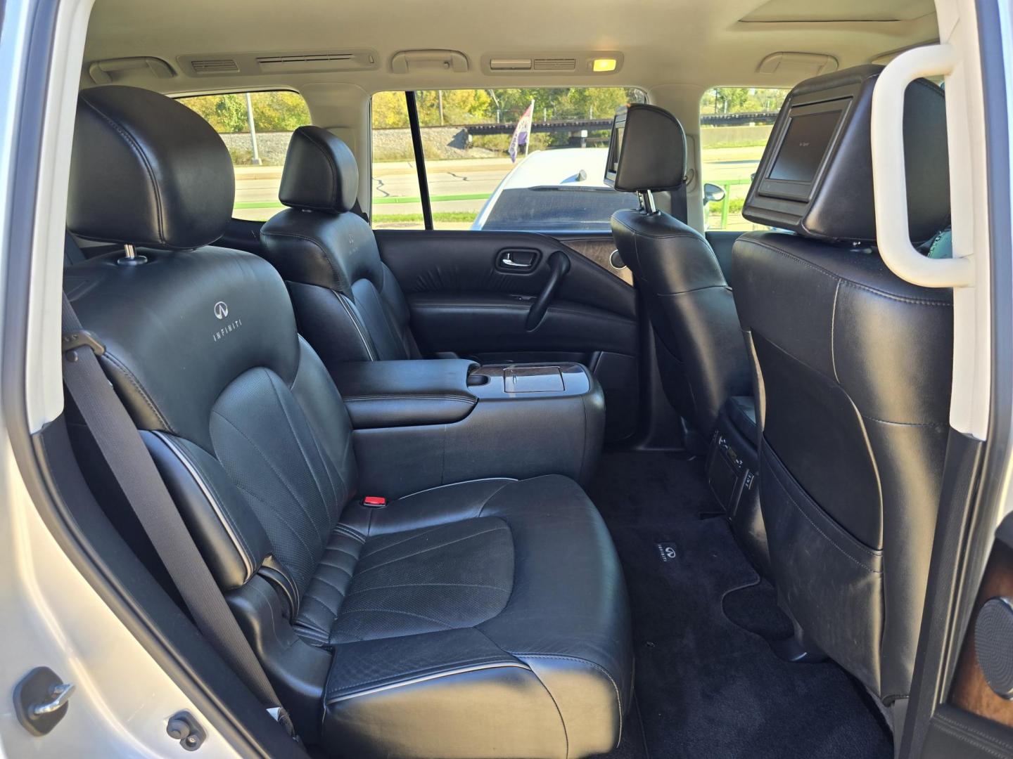 2013 SILVER Infiniti QX56 (JN8AZ2NF9D9) with an 5.6L V8 DOHC 32V engine, 5-Speed Automatic transmission, located at 2660 S.Garland Avenue, Garland, TX, 75041, (469) 298-3118, 32.885551, -96.655602 - Photo#22