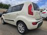 2013 WHITE Kia Soul ! (KNDJT2A62D7) with an 2.0L L4 DOHC 16V engine, AUTO transmission, located at 2660 S.Garland Avenue, Garland, TX, 75041, (469) 298-3118, 32.885551, -96.655602 - Photo#5