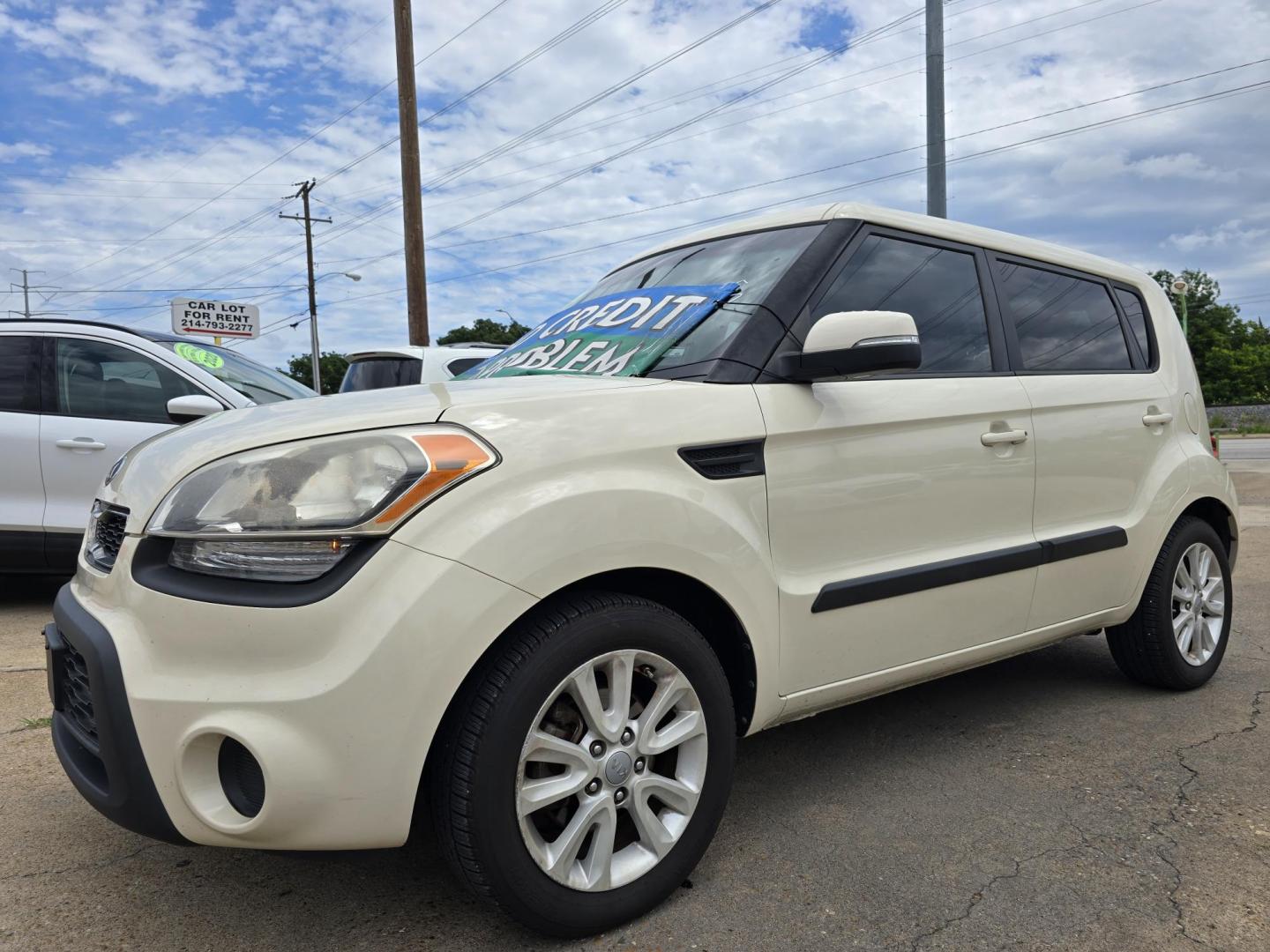 2013 WHITE Kia Soul ! (KNDJT2A62D7) with an 2.0L L4 DOHC 16V engine, AUTO transmission, located at 2660 S.Garland Avenue, Garland, TX, 75041, (469) 298-3118, 32.885551, -96.655602 - Photo#7
