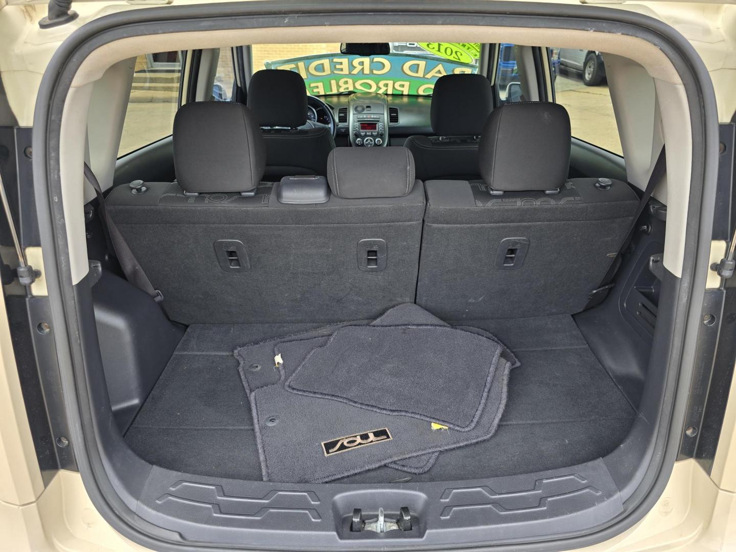 2013 WHITE Kia Soul ! (KNDJT2A62D7) with an 2.0L L4 DOHC 16V engine, AUTO transmission, located at 2660 S.Garland Avenue, Garland, TX, 75041, (469) 298-3118, 32.885551, -96.655602 - Photo#15