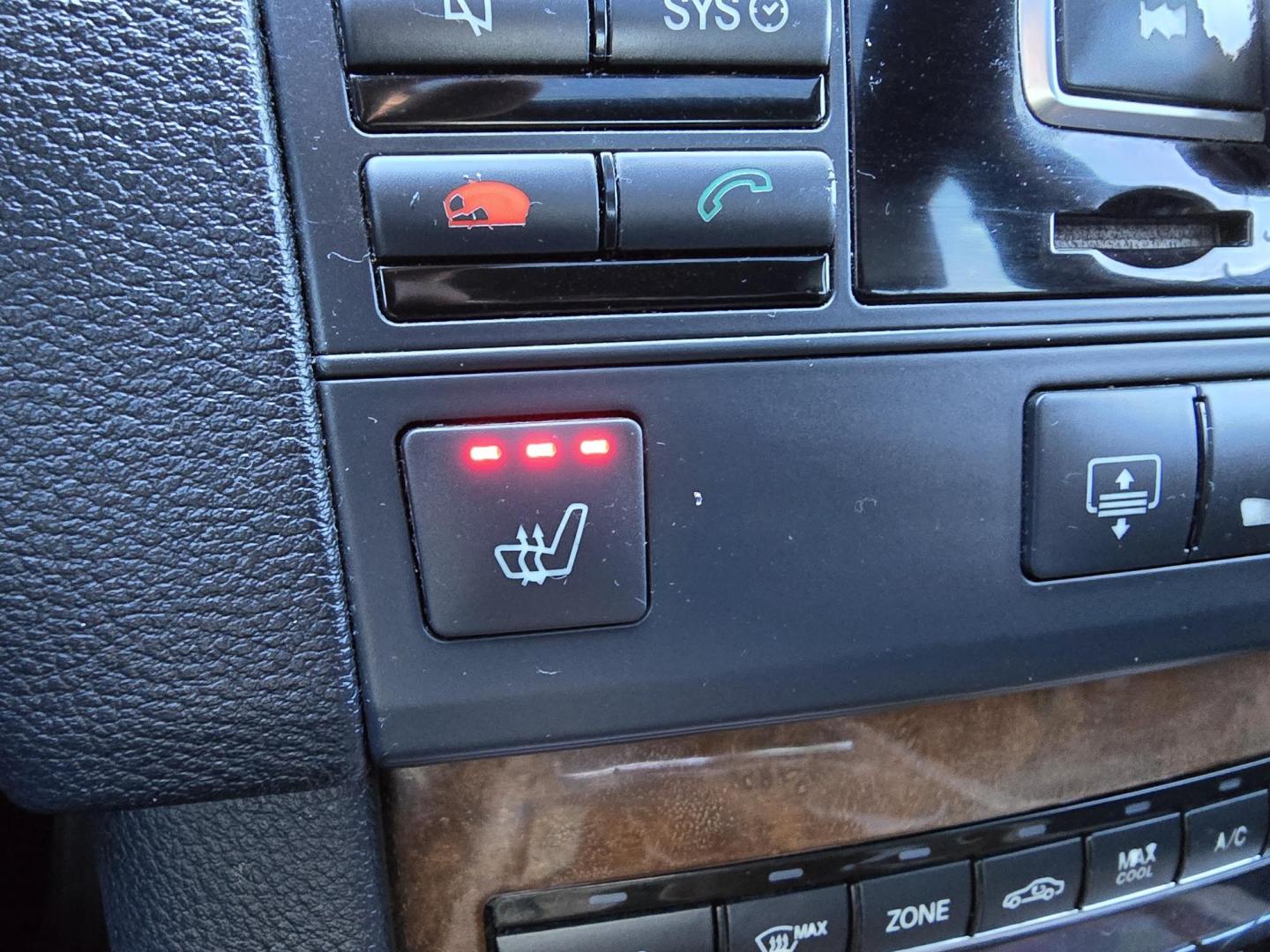 2013 BLACK Mercedes-Benz E-Class E350 (WDDHF5KB1DA) with an 3.5L V6 DOHC 24V engine, 7-Speed Automatic transmission, located at 2660 S.Garland Avenue, Garland, TX, 75041, (469) 298-3118, 32.885551, -96.655602 - Welcome to DallasAutos4Less, one of the Premier BUY HERE PAY HERE Dealers in the North Dallas Area. We specialize in financing to people with NO CREDIT or BAD CREDIT. We need proof of income, proof of residence, and a ID. Come buy your new car from us today!! This is a Very clean 2013 MERCEDES E3 - Photo#15