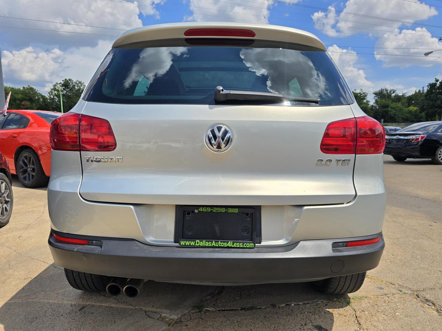 2013 SILVER /BLACK Volkswagen Tiguan S (WVGAV3AX2DW) with an 2.0L L4 DOHC 16V TURBO engine, AUTO transmission, located at 2660 S.Garland Avenue, Garland, TX, 75041, (469) 298-3118, 32.885551, -96.655602 - Photo#4