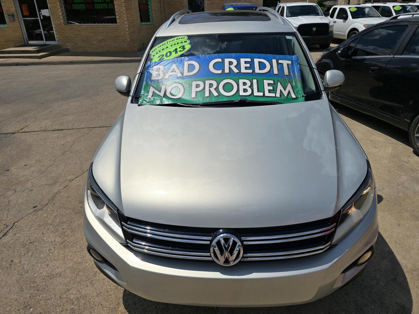 2013 SILVER /BLACK Volkswagen Tiguan S (WVGAV3AX2DW) with an 2.0L L4 DOHC 16V TURBO engine, AUTO transmission, located at 2660 S.Garland Avenue, Garland, TX, 75041, (469) 298-3118, 32.885551, -96.655602 - Photo#8