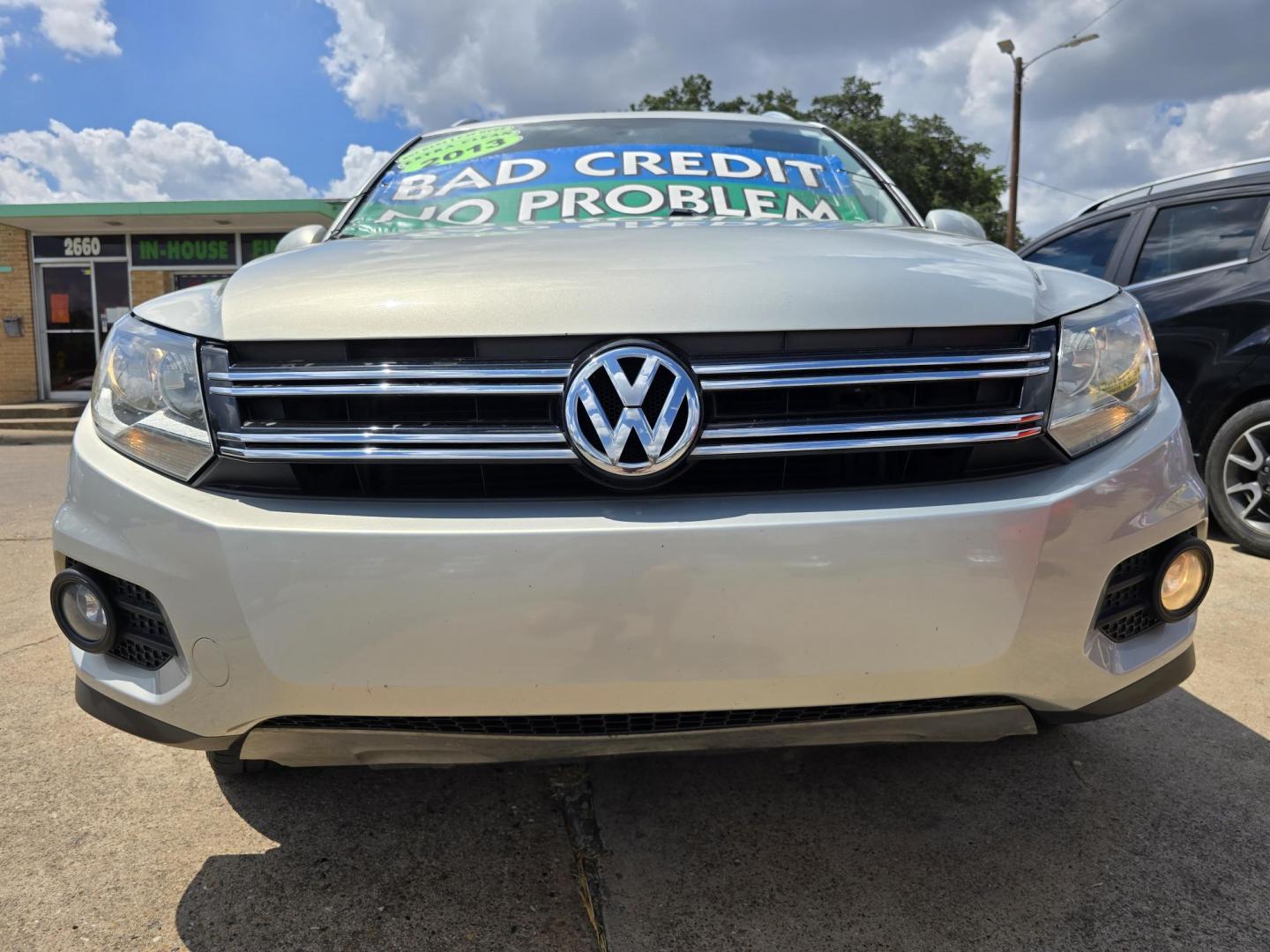 2013 SILVER /BLACK Volkswagen Tiguan S (WVGAV3AX2DW) with an 2.0L L4 DOHC 16V TURBO engine, AUTO transmission, located at 2660 S.Garland Avenue, Garland, TX, 75041, (469) 298-3118, 32.885551, -96.655602 - Photo#9