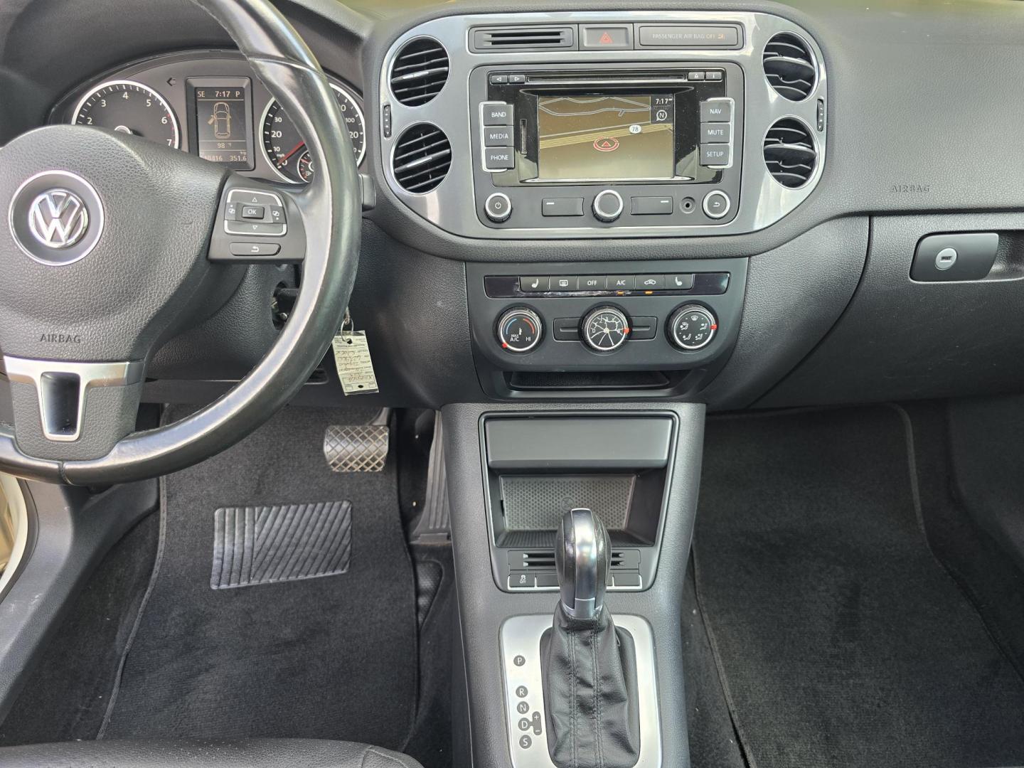 2013 SILVER /BLACK Volkswagen Tiguan S (WVGAV3AX2DW) with an 2.0L L4 DOHC 16V TURBO engine, AUTO transmission, located at 2660 S.Garland Avenue, Garland, TX, 75041, (469) 298-3118, 32.885551, -96.655602 - Photo#12