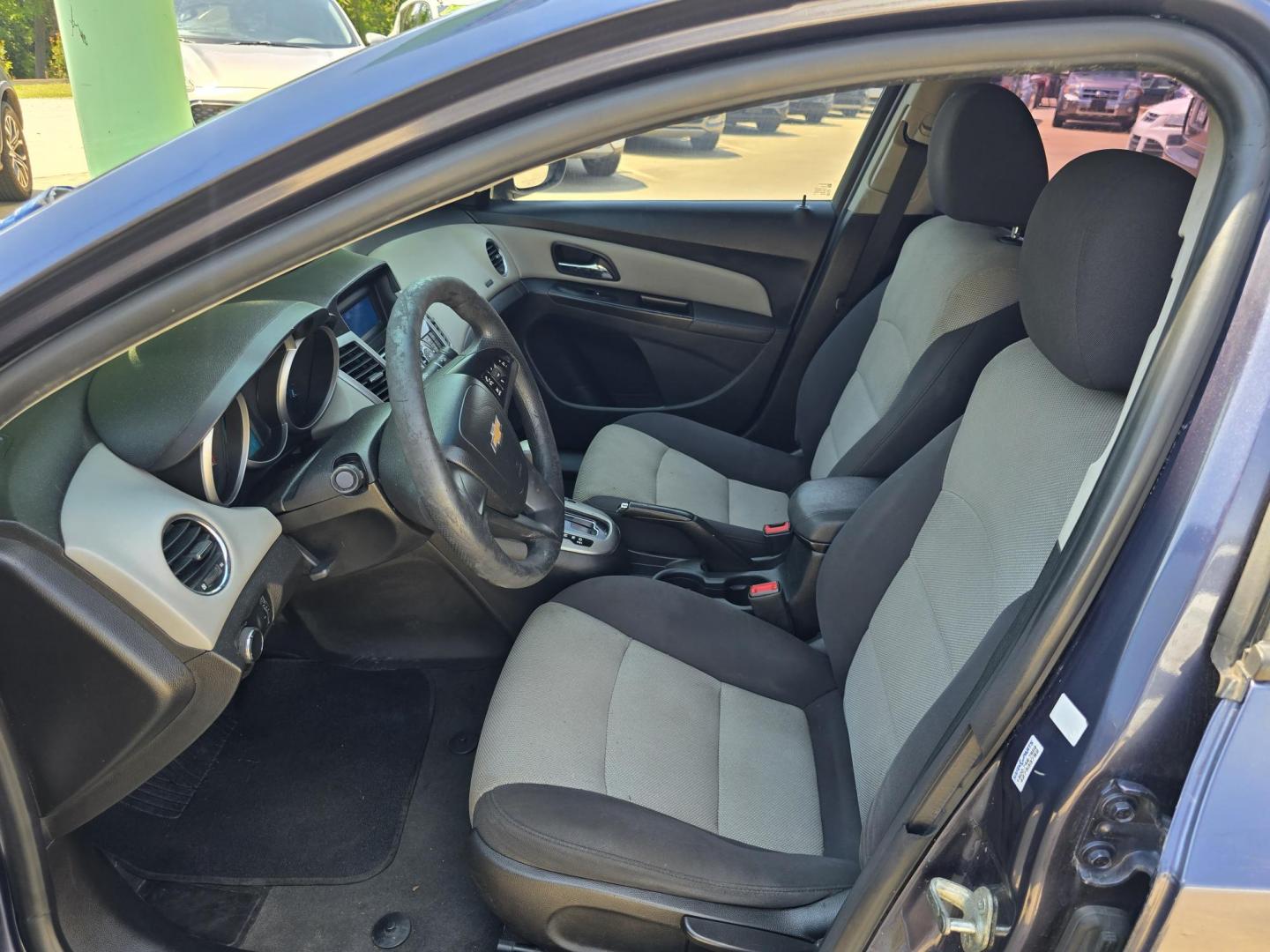 2014 BLUE /GRAY CHEVROLET CRUZE LS LS (1G1PA5SH7E7) , AUTO transmission, located at 2660 S.Garland Avenue, Garland, TX, 75041, (469) 298-3118, 32.885551, -96.655602 - Welcome to DallasAutos4Less, one of the Premier BUY HERE PAY HERE Dealers in the North Dallas Area. We specialize in financing to people with NO CREDIT or BAD CREDIT. We need proof of income, proof of residence, and a ID. Come buy your new car from us today!! This is a very clean 2014 CHEVY CRUZE - Photo#11