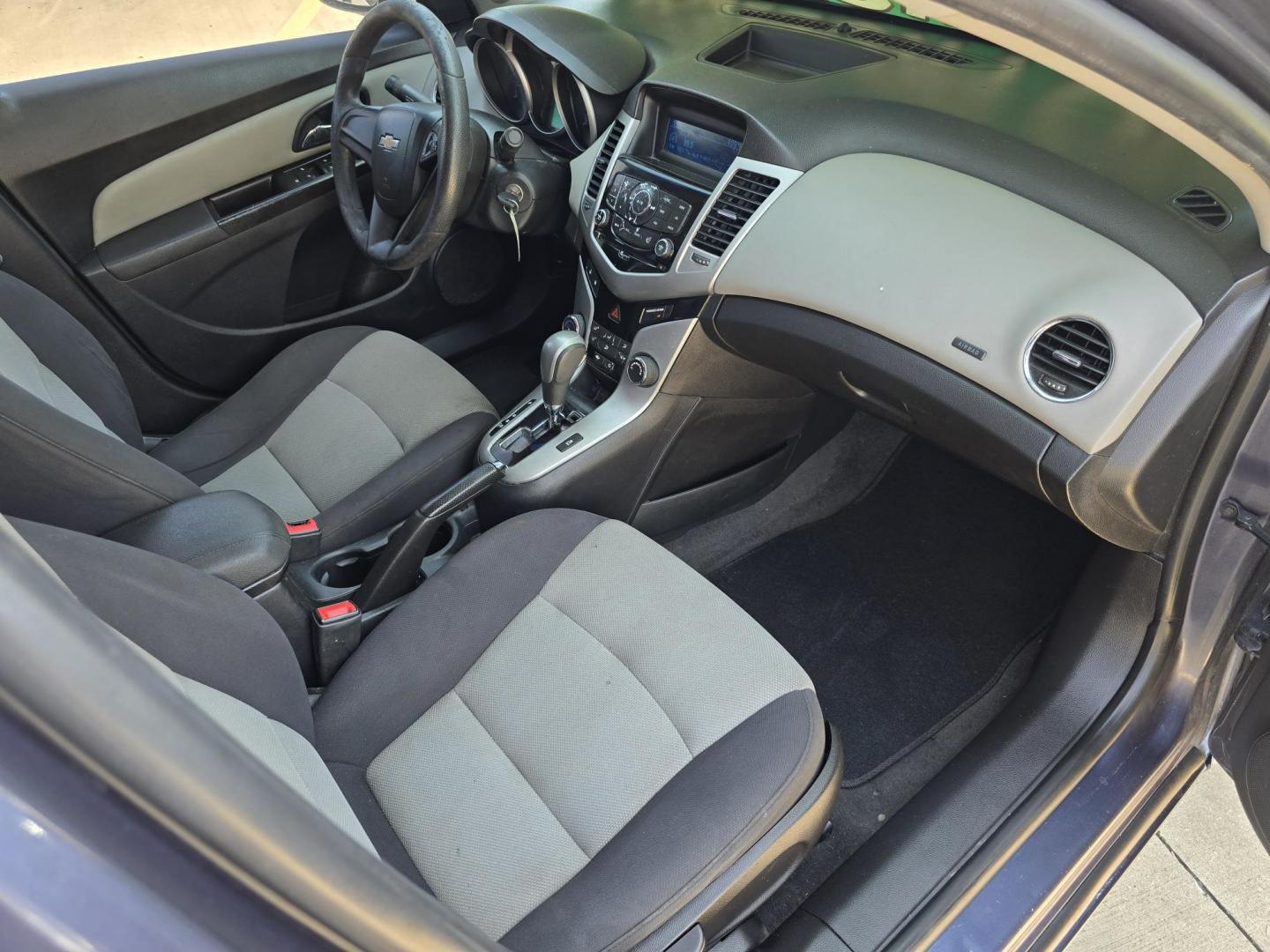 2014 BLUE /GRAY CHEVROLET CRUZE LS LS (1G1PA5SH7E7) , AUTO transmission, located at 2660 S.Garland Avenue, Garland, TX, 75041, (469) 298-3118, 32.885551, -96.655602 - Welcome to DallasAutos4Less, one of the Premier BUY HERE PAY HERE Dealers in the North Dallas Area. We specialize in financing to people with NO CREDIT or BAD CREDIT. We need proof of income, proof of residence, and a ID. Come buy your new car from us today!! This is a very clean 2014 CHEVY CRUZE - Photo#17