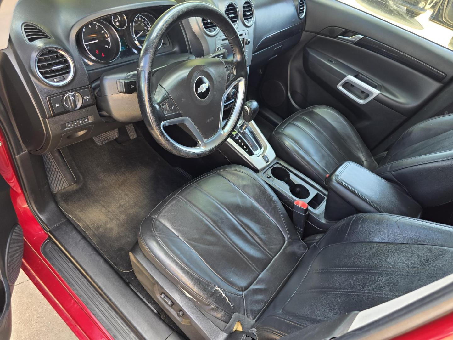 2014 RED /BLACK Chevrolet Captiva Sport LTZ (3GNAL4EK8ES) with an 2.4L L4 DOHC 16V FFV engine, 6-Speed Automatic transmission, located at 2660 S.Garland Avenue, Garland, TX, 75041, (469) 298-3118, 32.885551, -96.655602 - Welcome to DallasAutos4Less, one of the Premier BUY HERE PAY HERE Dealers in the North Dallas Area. We specialize in financing to people with NO CREDIT or BAD CREDIT. We need proof of income, proof of residence, and a ID. Come buy your new car from us today!! This is a Loaded 2014 CHEVY CAPTIVA L - Photo#10