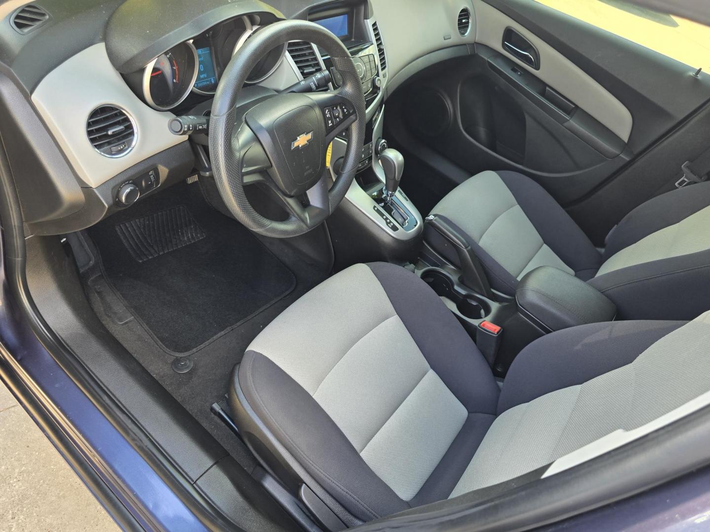 2014 BLUE Chevrolet Cruze LS (1G1PA5SG0E7) with an 1.8L L4 DOHC 16V engine, 6-Speed Automatic transmission, located at 2660 S.Garland Avenue, Garland, TX, 75041, (469) 298-3118, 32.885551, -96.655602 - Photo#10