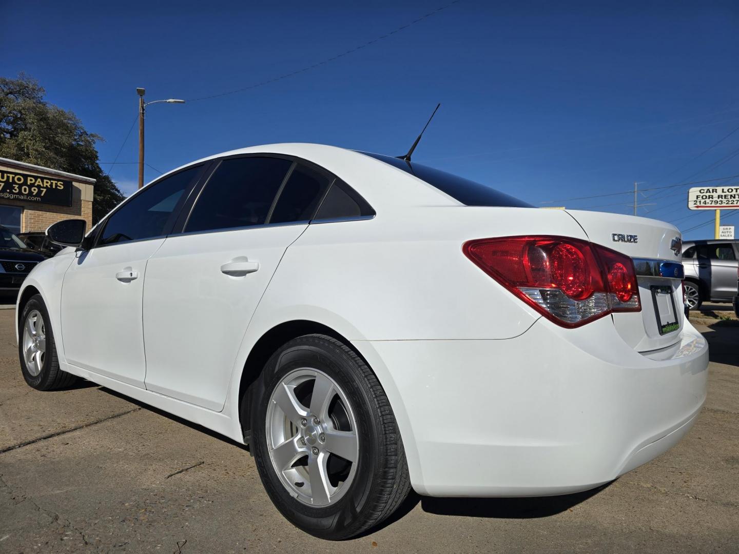 2014 WHITE Chevrolet Cruze LT (1G1PC5SB9E7) with an 1.4L L4 DOHC 16V TURBO engine, 6-Speed Automatic transmission, located at 2660 S.Garland Avenue, Garland, TX, 75041, (469) 298-3118, 32.885551, -96.655602 - Photo#5