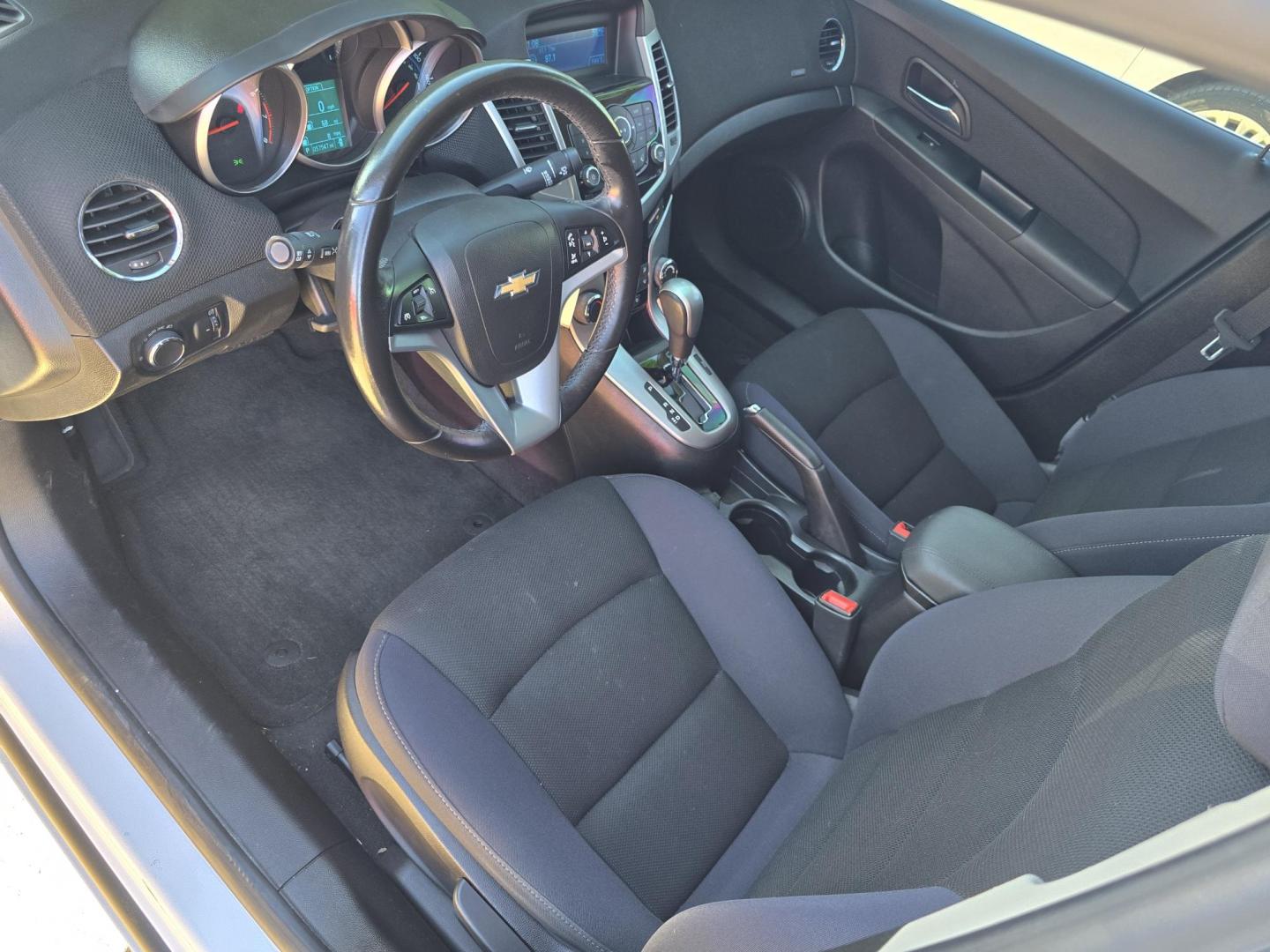 2014 WHITE Chevrolet Cruze LT (1G1PC5SB9E7) with an 1.4L L4 DOHC 16V TURBO engine, 6-Speed Automatic transmission, located at 2660 S.Garland Avenue, Garland, TX, 75041, (469) 298-3118, 32.885551, -96.655602 - Photo#10