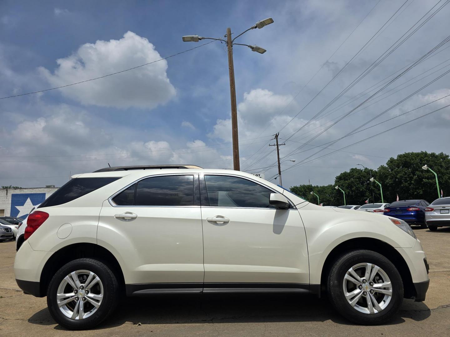 2014 WHITE Chevrolet Equinox LT (1GNALBEK7EZ) with an 2.4L L4 DOHC 16V engine, 6-Speed Automatic transmission, located at 2660 S.Garland Avenue, Garland, TX, 75041, (469) 298-3118, 32.885551, -96.655602 - Photo#2