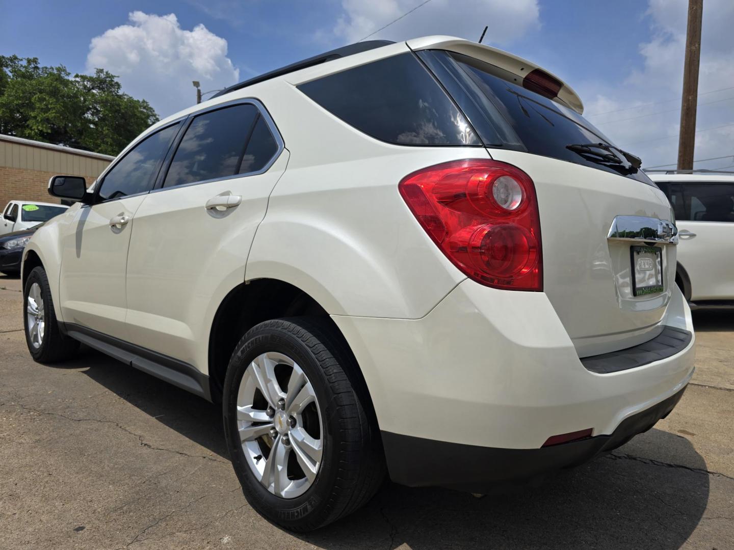 2014 WHITE Chevrolet Equinox LT (1GNALBEK7EZ) with an 2.4L L4 DOHC 16V engine, 6-Speed Automatic transmission, located at 2660 S.Garland Avenue, Garland, TX, 75041, (469) 298-3118, 32.885551, -96.655602 - Photo#5
