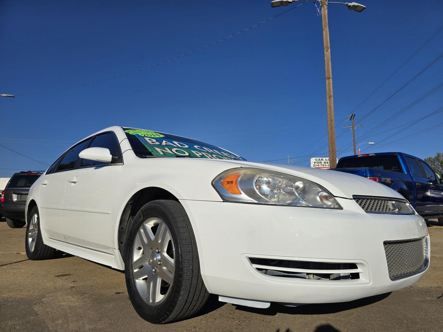 2014 WHITE Chevrolet Impala LT (2G1WB5E36E1) with an 3.6L V6 DOHC 16V FFV engine, 6-Speed Automatic transmission, located at 2660 S.Garland Avenue, Garland, TX, 75041, (469) 298-3118, 32.885551, -96.655602 - Photo#1