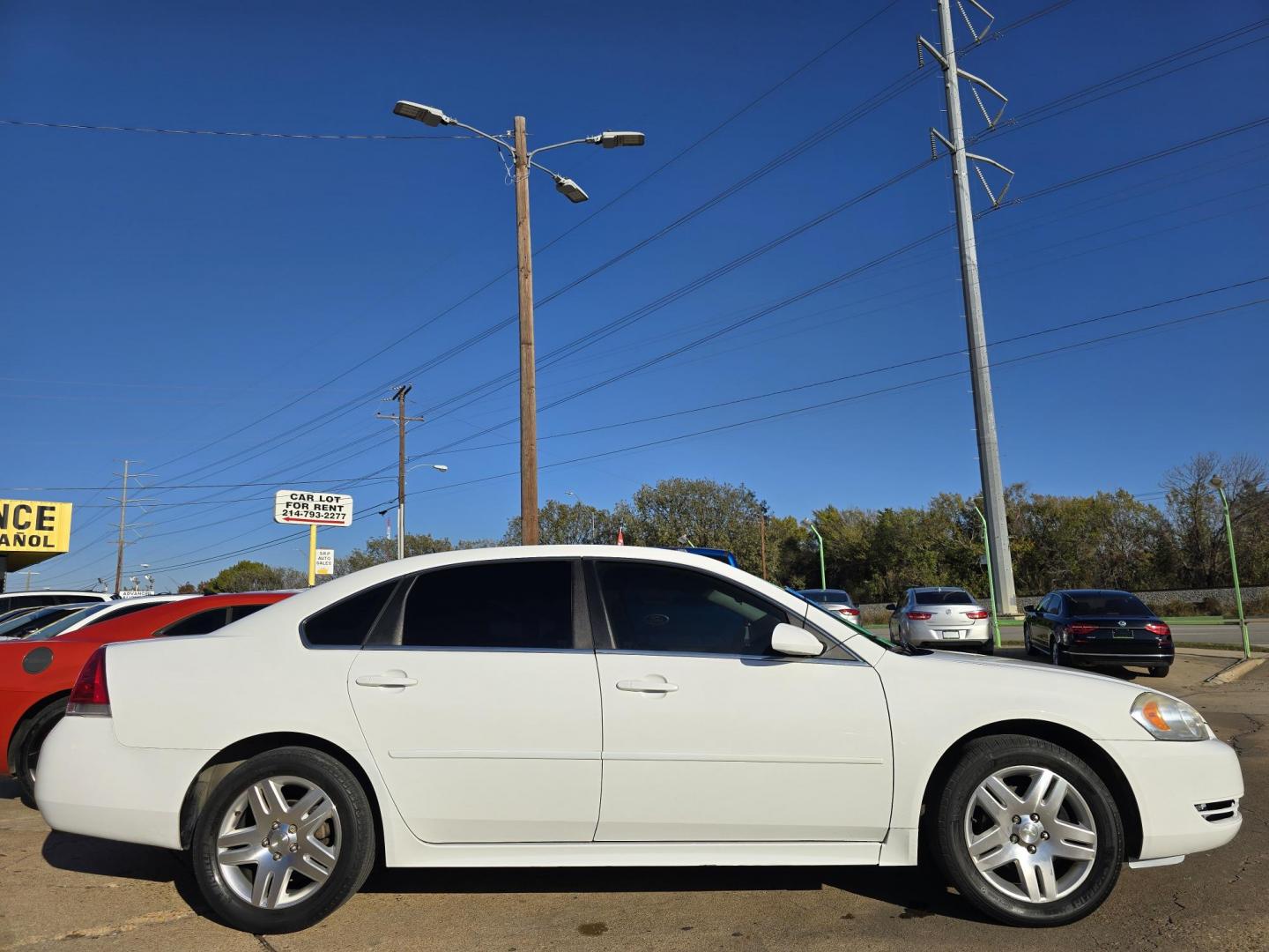 2014 WHITE Chevrolet Impala LT (2G1WB5E36E1) with an 3.6L V6 DOHC 16V FFV engine, 6-Speed Automatic transmission, located at 2660 S.Garland Avenue, Garland, TX, 75041, (469) 298-3118, 32.885551, -96.655602 - Photo#3
