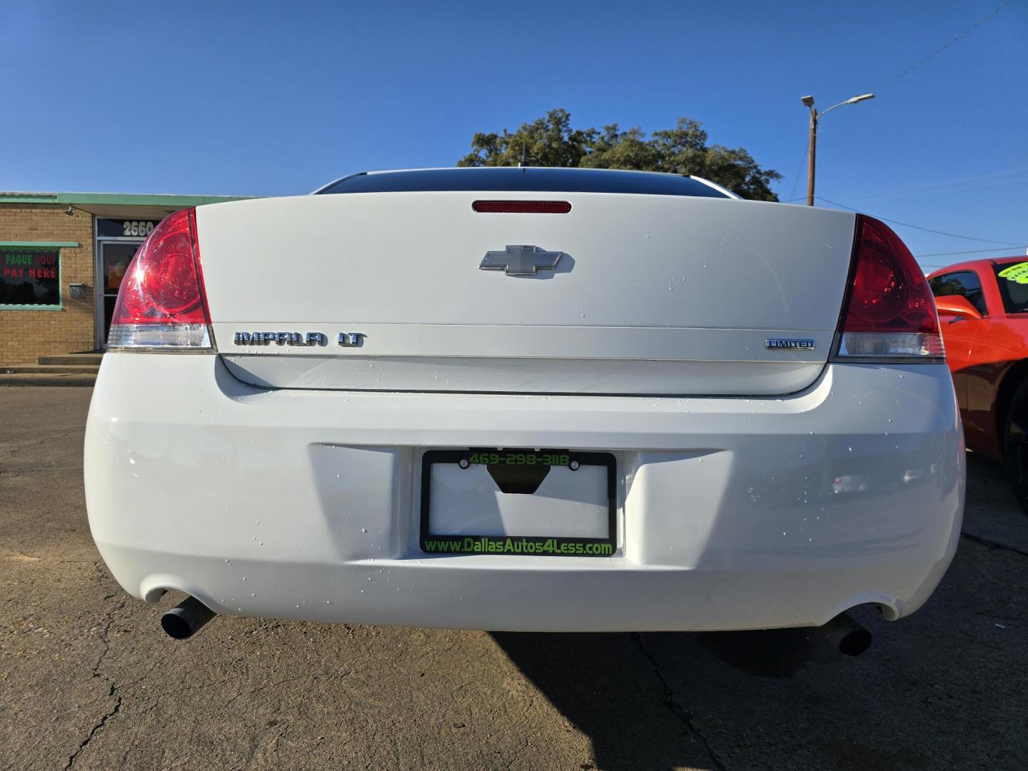2014 WHITE Chevrolet Impala LT (2G1WB5E36E1) with an 3.6L V6 DOHC 16V FFV engine, 6-Speed Automatic transmission, located at 2660 S.Garland Avenue, Garland, TX, 75041, (469) 298-3118, 32.885551, -96.655602 - Photo#4