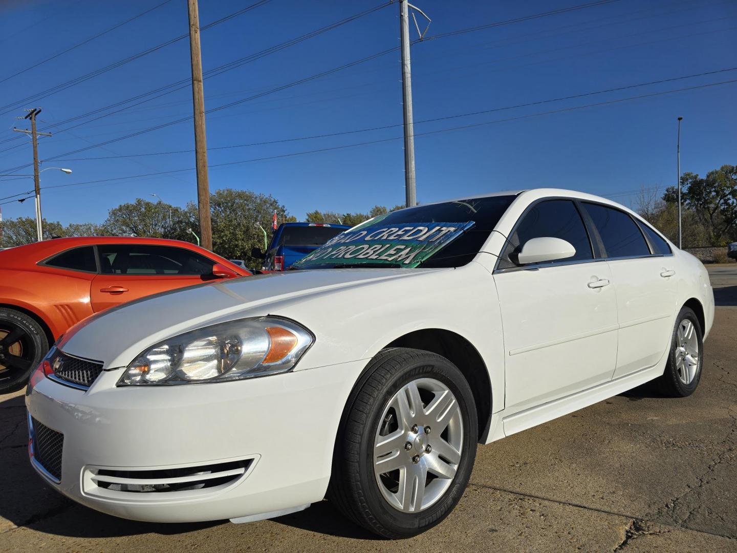2014 WHITE Chevrolet Impala LT (2G1WB5E36E1) with an 3.6L V6 DOHC 16V FFV engine, 6-Speed Automatic transmission, located at 2660 S.Garland Avenue, Garland, TX, 75041, (469) 298-3118, 32.885551, -96.655602 - Photo#7