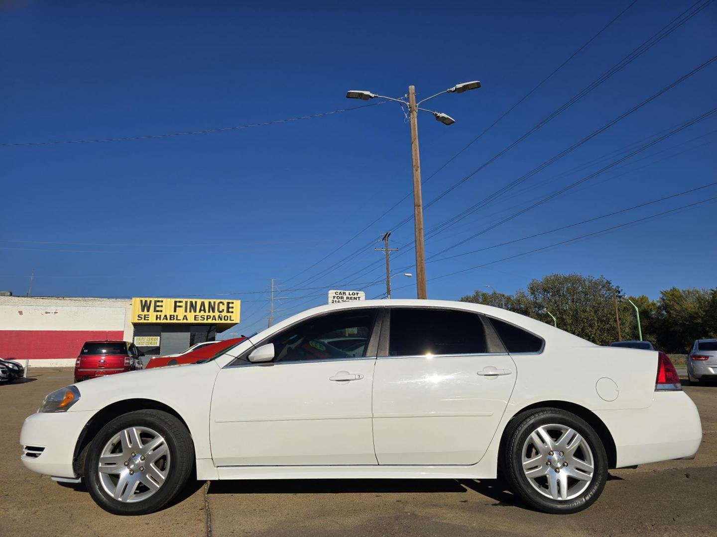 2014 WHITE Chevrolet Impala LT (2G1WB5E36E1) with an 3.6L V6 DOHC 16V FFV engine, 6-Speed Automatic transmission, located at 2660 S.Garland Avenue, Garland, TX, 75041, (469) 298-3118, 32.885551, -96.655602 - Photo#6