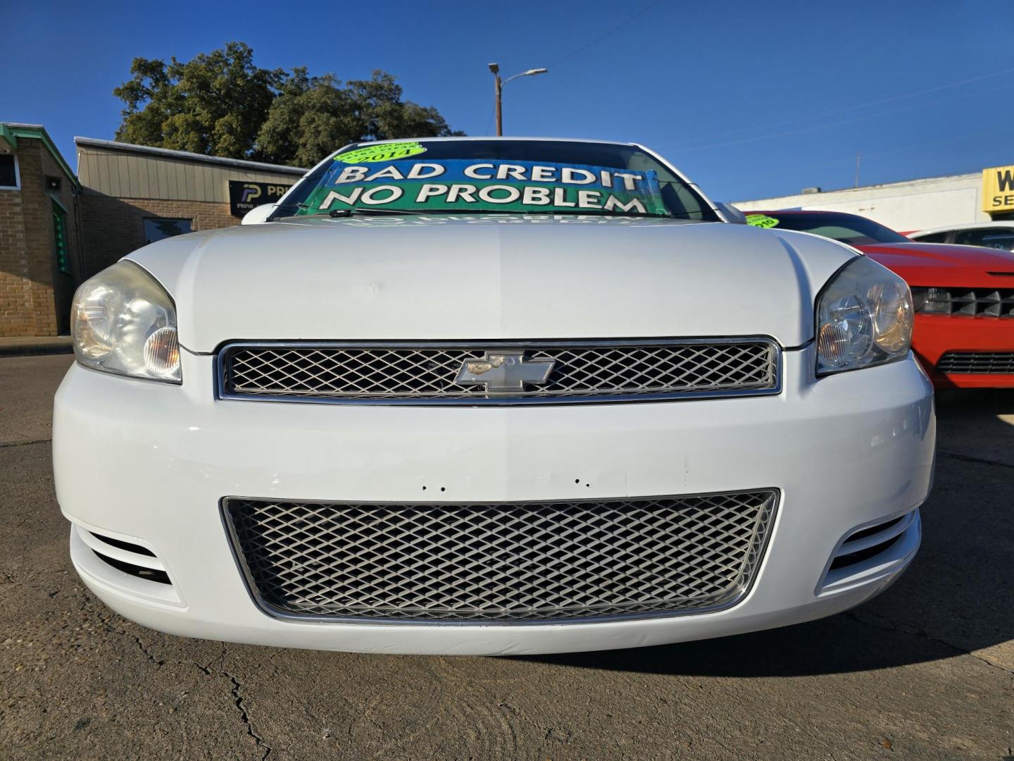 2014 WHITE Chevrolet Impala LT (2G1WB5E36E1) with an 3.6L V6 DOHC 16V FFV engine, 6-Speed Automatic transmission, located at 2660 S.Garland Avenue, Garland, TX, 75041, (469) 298-3118, 32.885551, -96.655602 - Photo#9