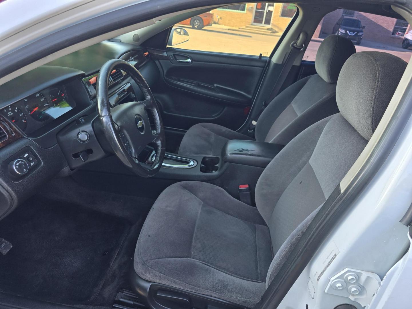 2014 WHITE Chevrolet Impala LT (2G1WB5E36E1) with an 3.6L V6 DOHC 16V FFV engine, 6-Speed Automatic transmission, located at 2660 S.Garland Avenue, Garland, TX, 75041, (469) 298-3118, 32.885551, -96.655602 - Photo#11