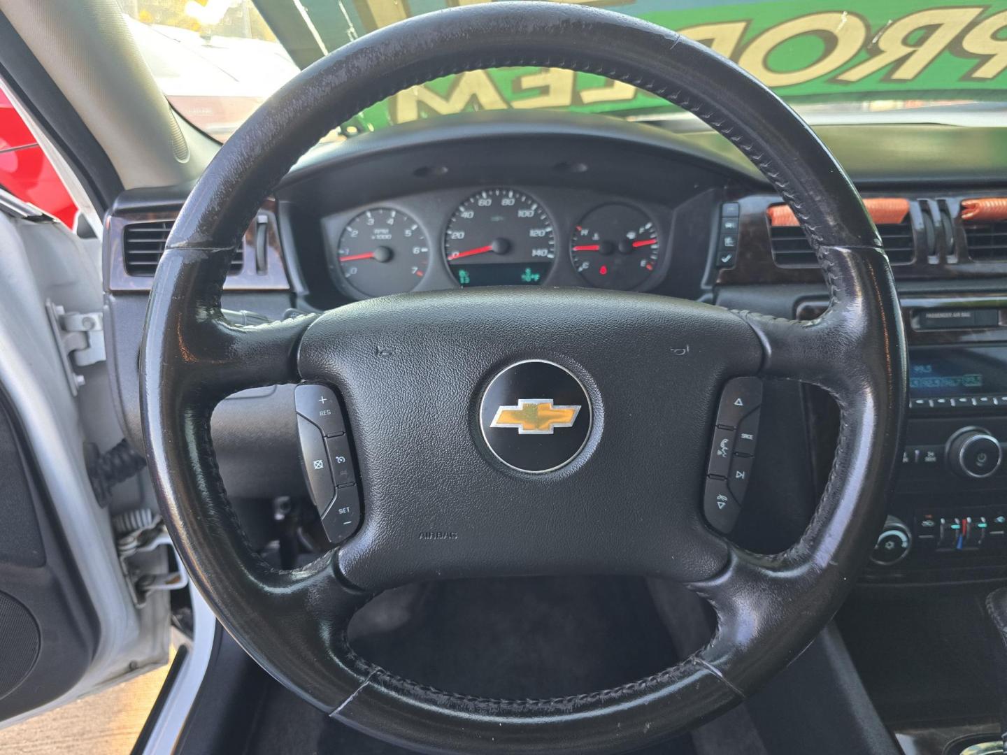 2014 WHITE Chevrolet Impala LT (2G1WB5E36E1) with an 3.6L V6 DOHC 16V FFV engine, 6-Speed Automatic transmission, located at 2660 S.Garland Avenue, Garland, TX, 75041, (469) 298-3118, 32.885551, -96.655602 - Photo#12