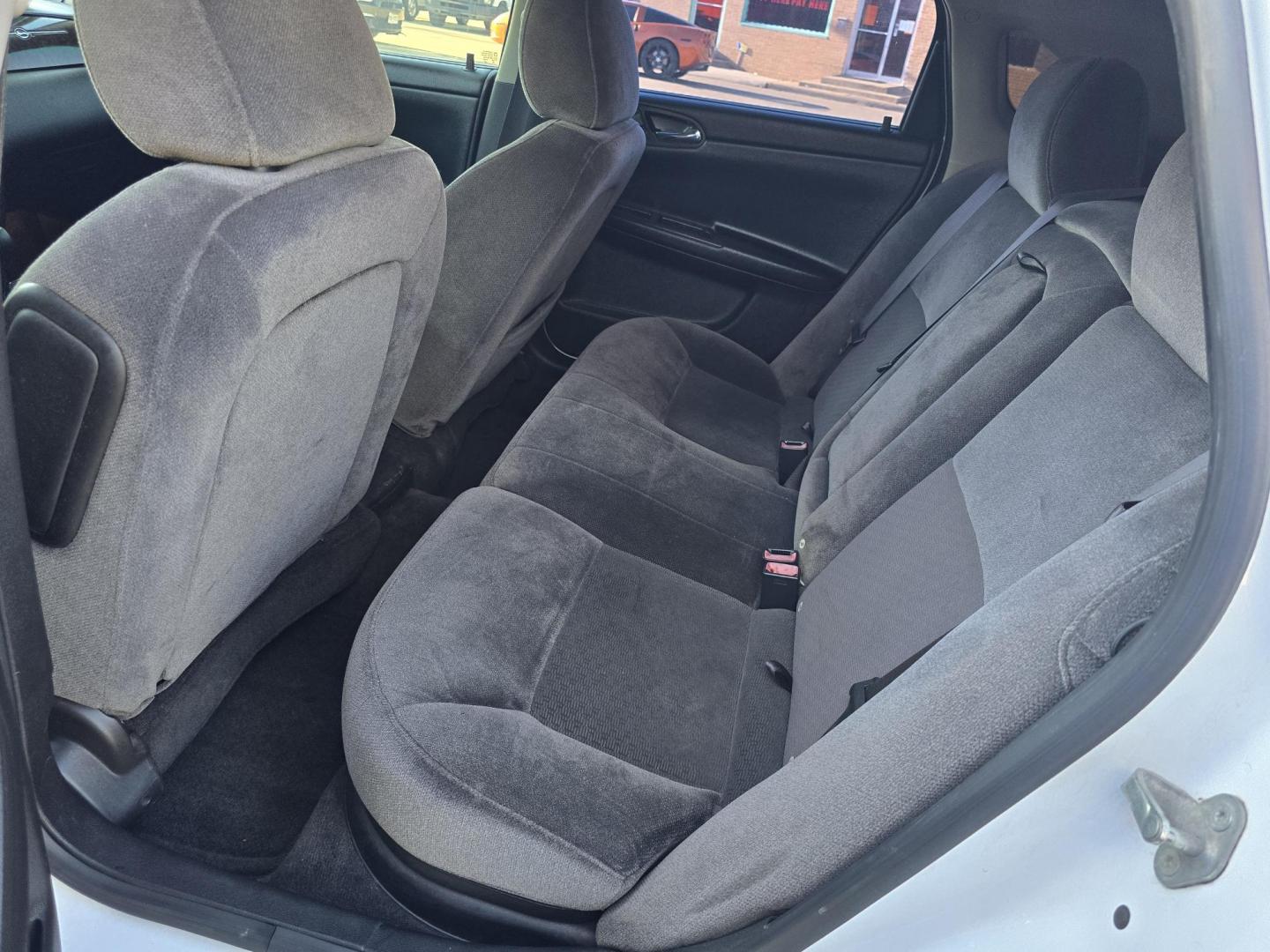 2014 WHITE Chevrolet Impala LT (2G1WB5E36E1) with an 3.6L V6 DOHC 16V FFV engine, 6-Speed Automatic transmission, located at 2660 S.Garland Avenue, Garland, TX, 75041, (469) 298-3118, 32.885551, -96.655602 - Photo#15