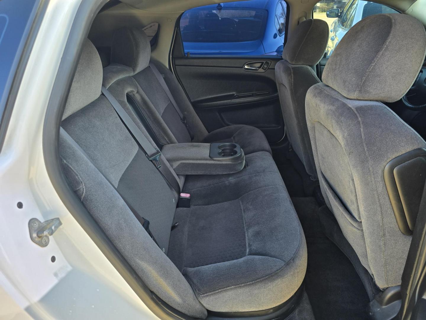 2014 WHITE Chevrolet Impala LT (2G1WB5E36E1) with an 3.6L V6 DOHC 16V FFV engine, 6-Speed Automatic transmission, located at 2660 S.Garland Avenue, Garland, TX, 75041, (469) 298-3118, 32.885551, -96.655602 - Photo#16