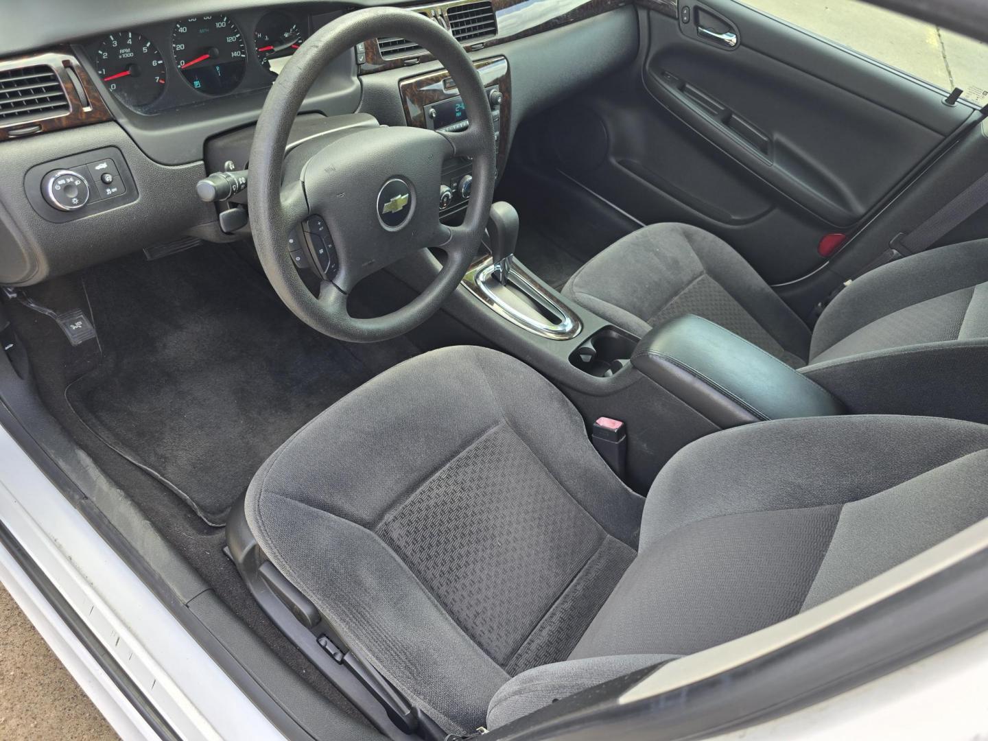 2014 WHITE Chevrolet Impala LS (2G1WA5E38E1) with an 3.6L V6 DOHC 16V FFV engine, 6-Speed Automatic transmission, located at 2660 S.Garland Avenue, Garland, TX, 75041, (469) 298-3118, 32.885551, -96.655602 - Photo#10