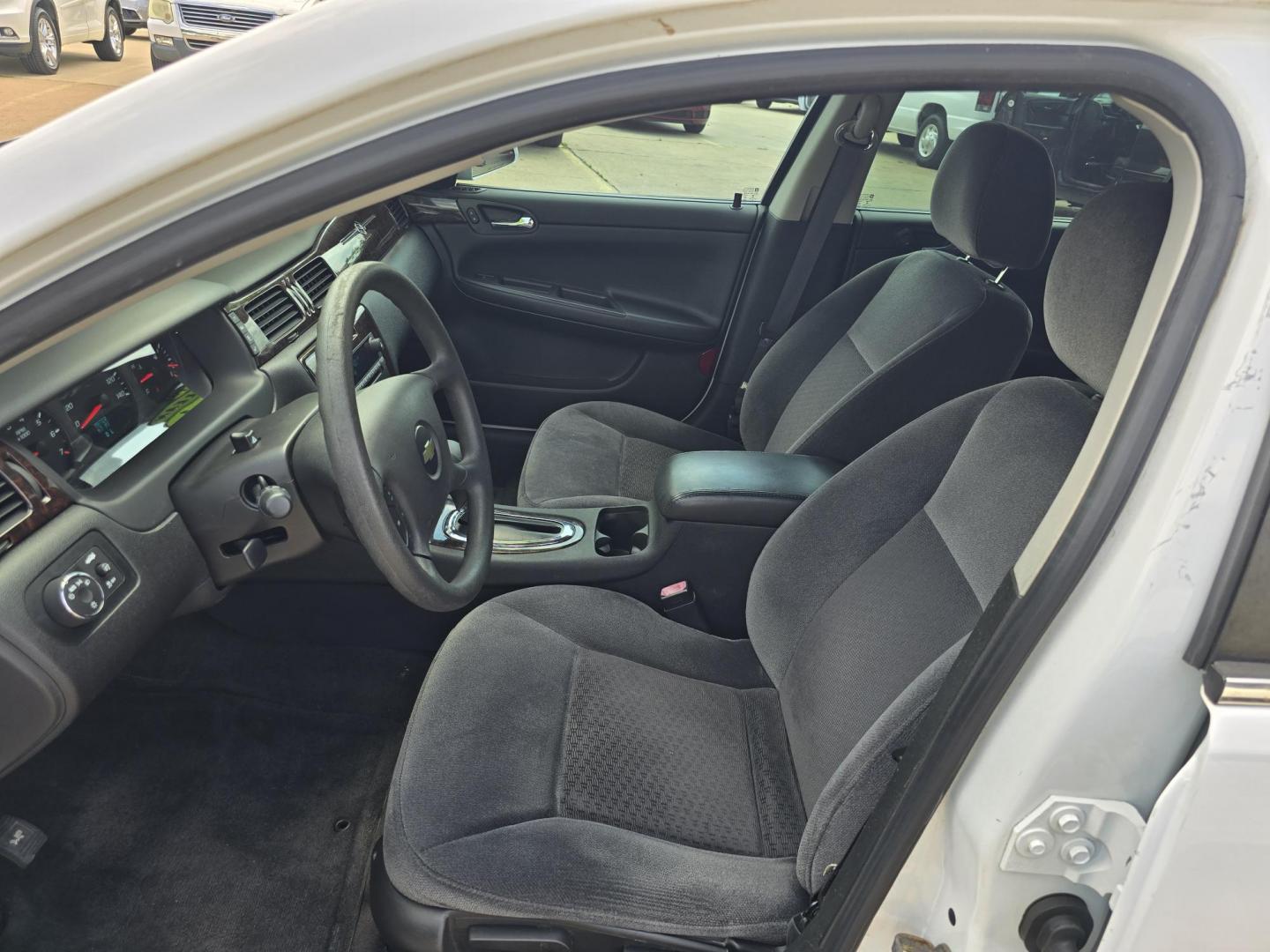 2014 WHITE Chevrolet Impala LS (2G1WA5E38E1) with an 3.6L V6 DOHC 16V FFV engine, 6-Speed Automatic transmission, located at 2660 S.Garland Avenue, Garland, TX, 75041, (469) 298-3118, 32.885551, -96.655602 - Photo#11