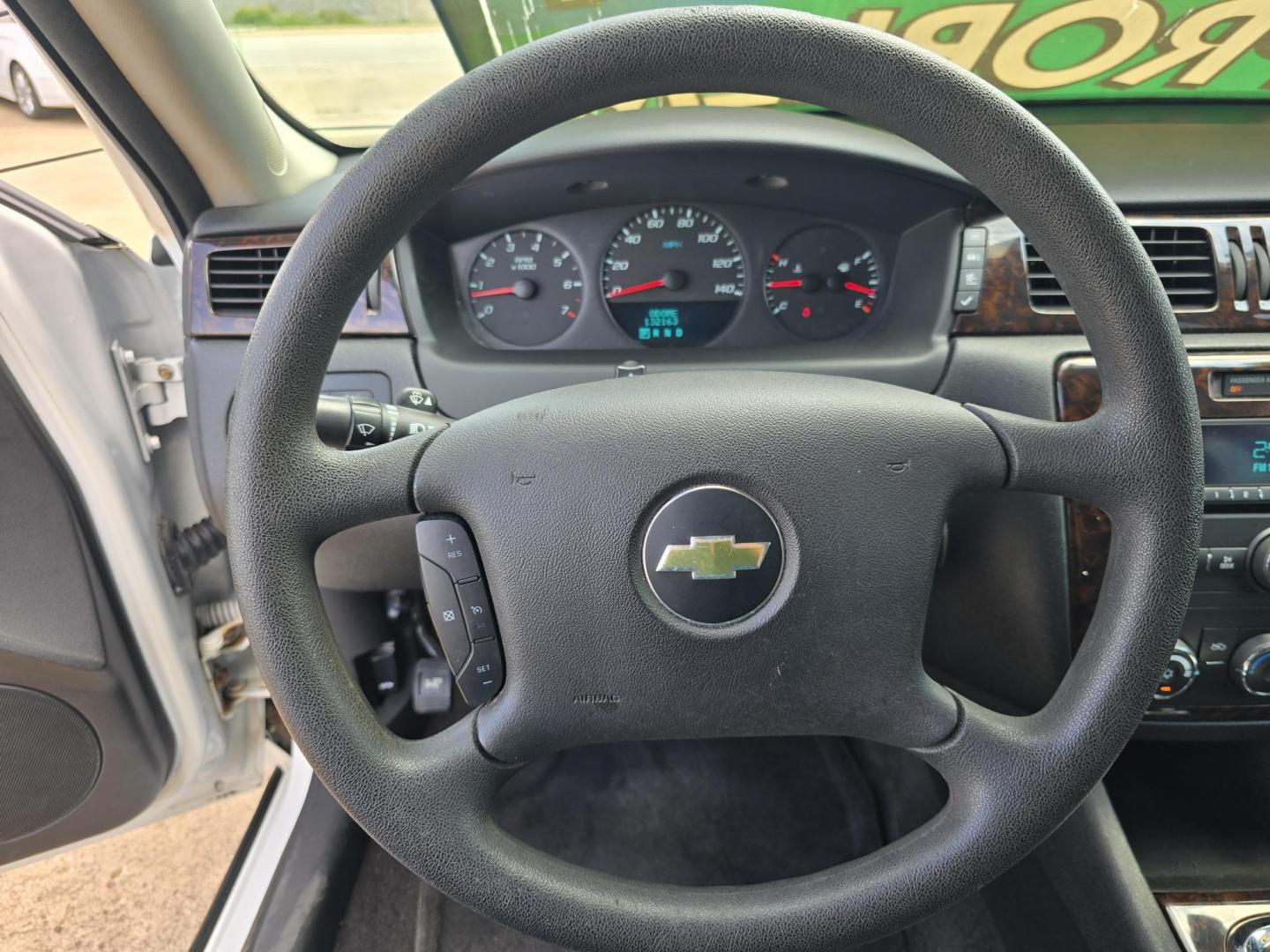 2014 WHITE Chevrolet Impala LS (2G1WA5E38E1) with an 3.6L V6 DOHC 16V FFV engine, 6-Speed Automatic transmission, located at 2660 S.Garland Avenue, Garland, TX, 75041, (469) 298-3118, 32.885551, -96.655602 - Photo#12