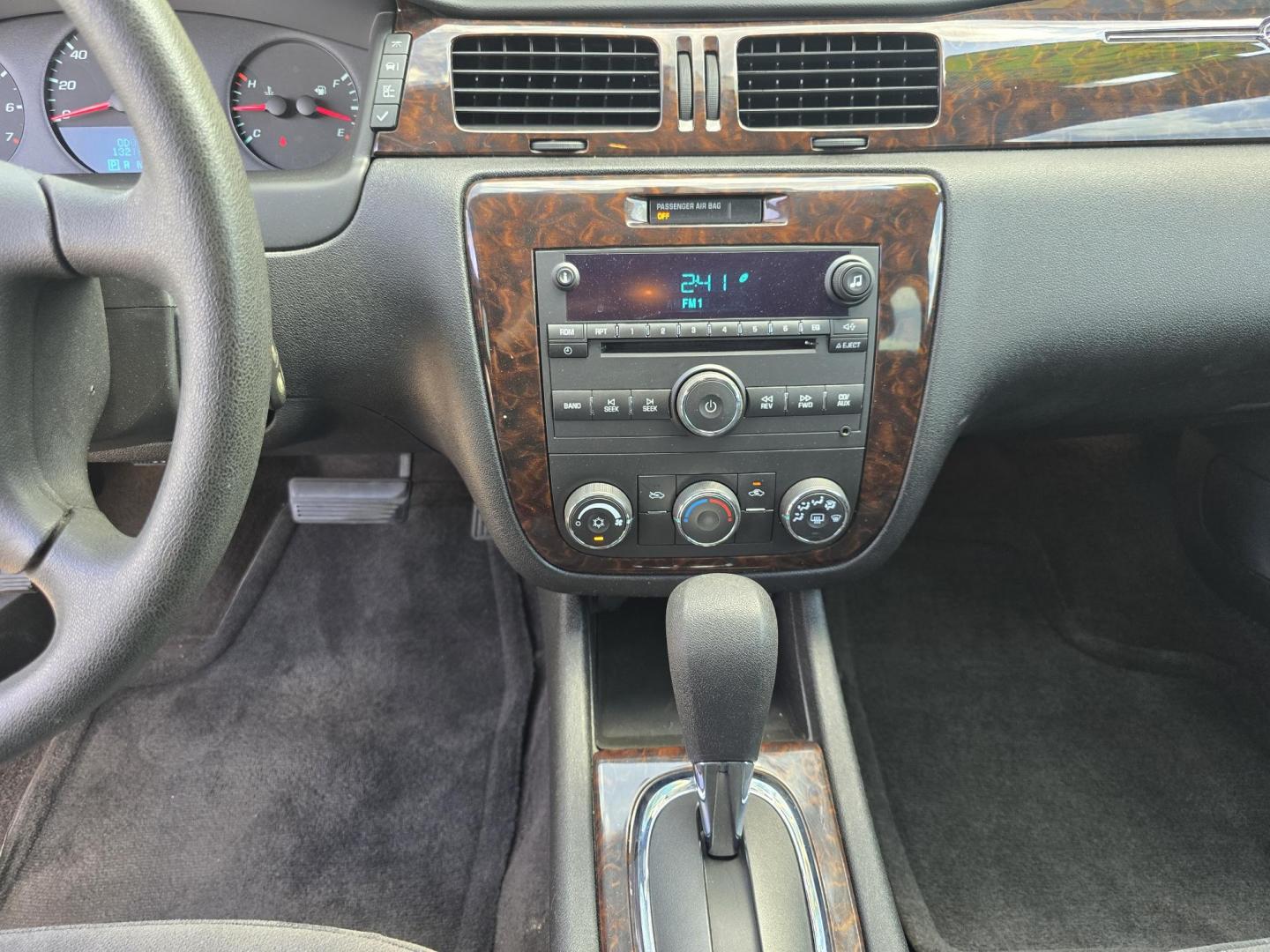2014 WHITE Chevrolet Impala LS (2G1WA5E38E1) with an 3.6L V6 DOHC 16V FFV engine, 6-Speed Automatic transmission, located at 2660 S.Garland Avenue, Garland, TX, 75041, (469) 298-3118, 32.885551, -96.655602 - Photo#13