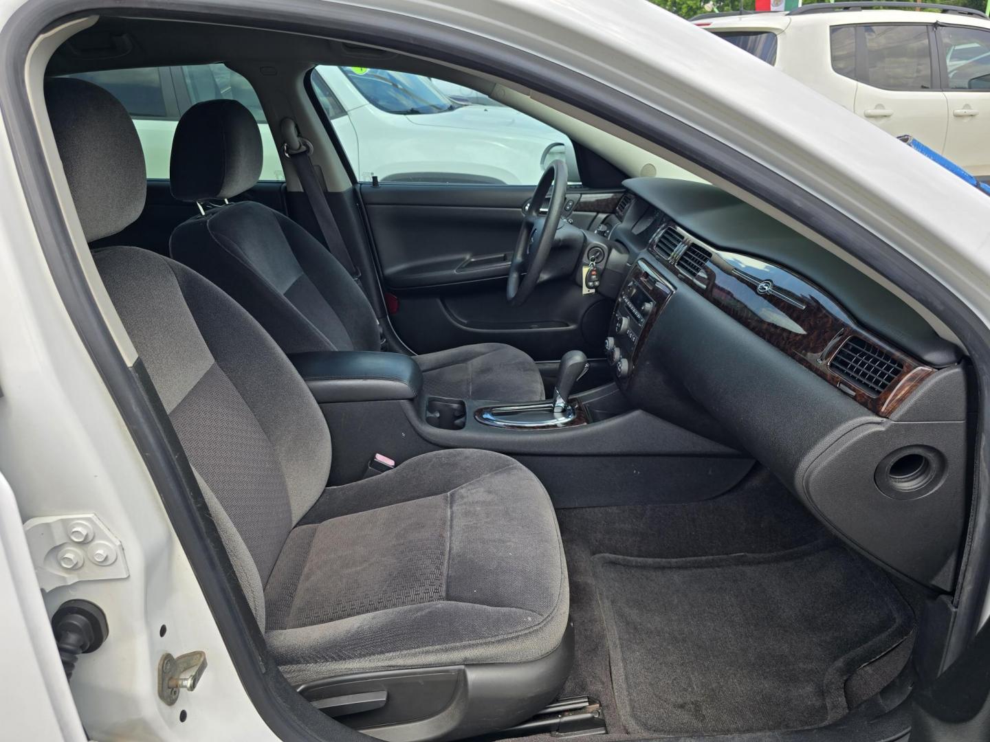 2014 WHITE Chevrolet Impala LS (2G1WA5E38E1) with an 3.6L V6 DOHC 16V FFV engine, 6-Speed Automatic transmission, located at 2660 S.Garland Avenue, Garland, TX, 75041, (469) 298-3118, 32.885551, -96.655602 - Photo#16