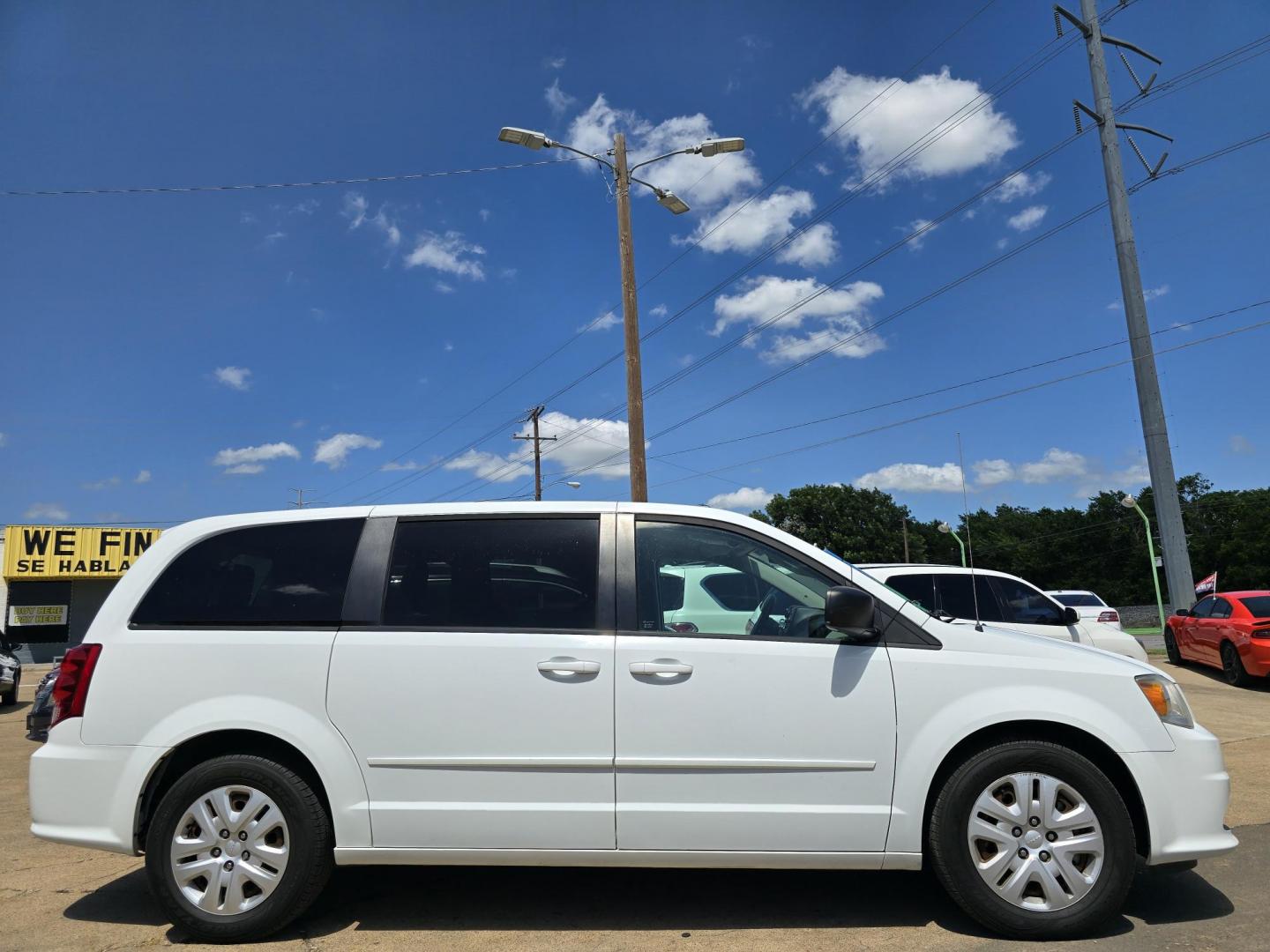 2014 WHITE Dodge Grand Caravan SE (2C4RDGBG9ER) with an 3.6L V6 DOHC 24V engine, 6-Speed Automatic transmission, located at 2660 S.Garland Avenue, Garland, TX, 75041, (469) 298-3118, 32.885551, -96.655602 - Photo#2