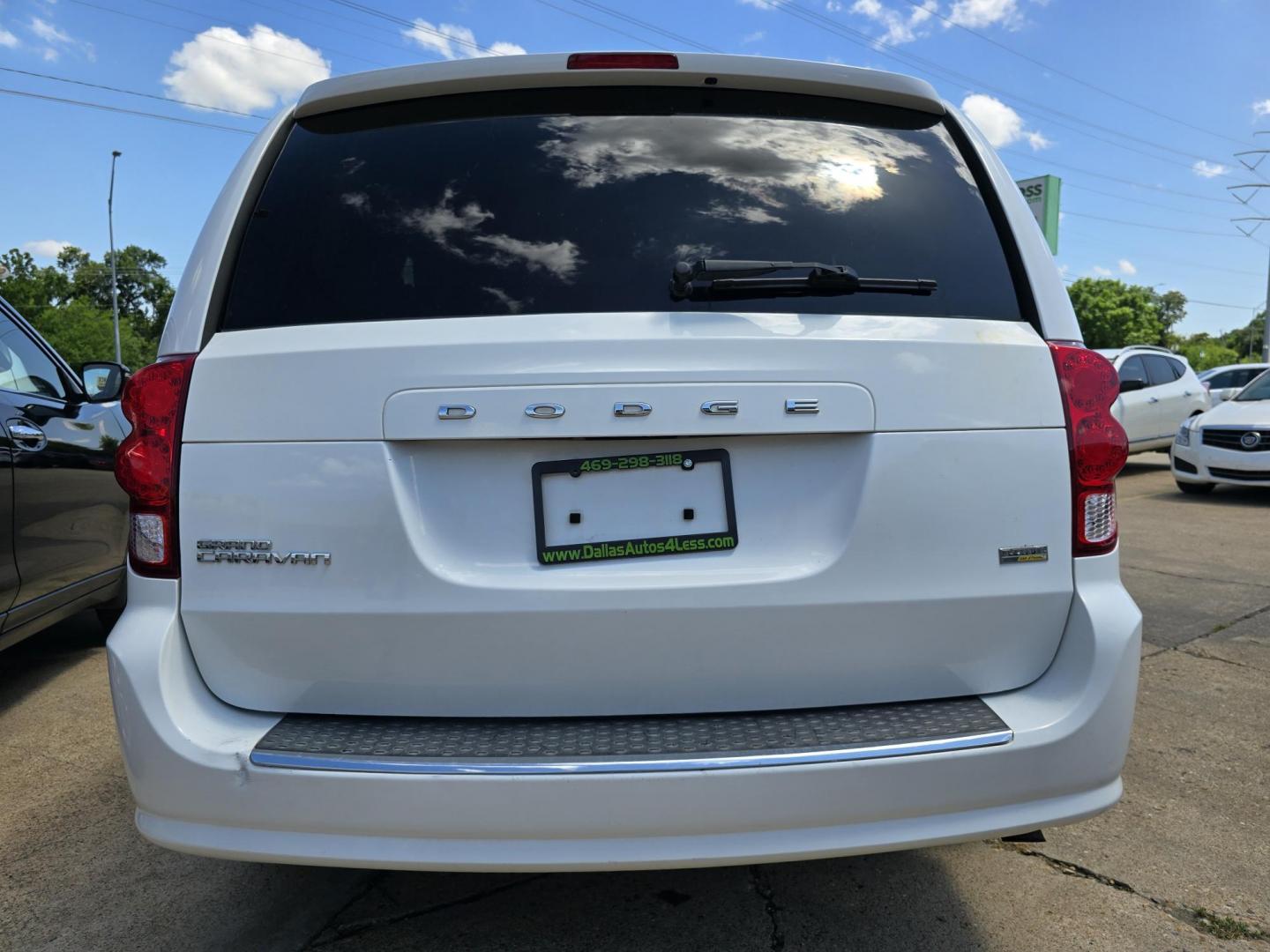 2014 WHITE Dodge Grand Caravan SE (2C4RDGBG9ER) with an 3.6L V6 DOHC 24V engine, 6-Speed Automatic transmission, located at 2660 S.Garland Avenue, Garland, TX, 75041, (469) 298-3118, 32.885551, -96.655602 - Photo#4