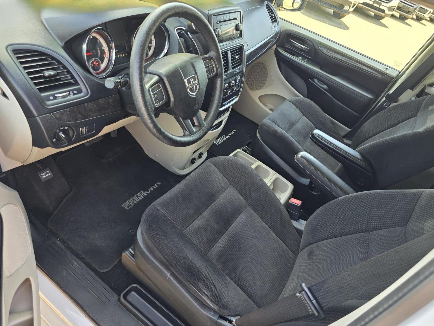 2014 WHITE Dodge Grand Caravan SE (2C4RDGBG9ER) with an 3.6L V6 DOHC 24V engine, 6-Speed Automatic transmission, located at 2660 S.Garland Avenue, Garland, TX, 75041, (469) 298-3118, 32.885551, -96.655602 - Photo#10