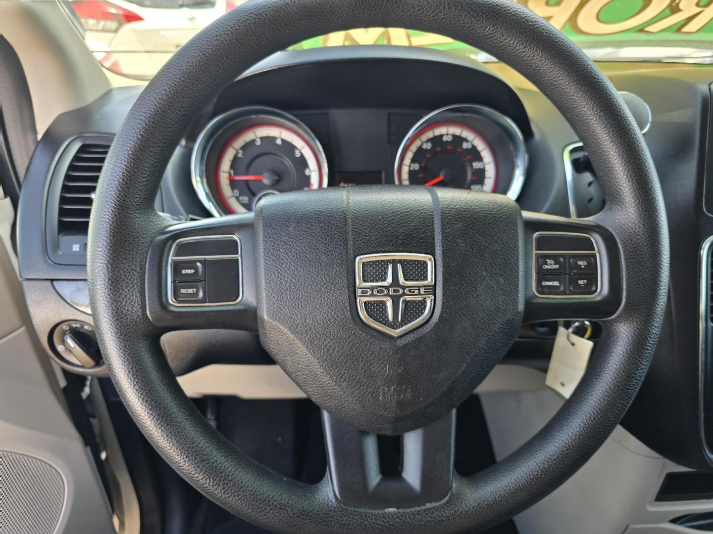 2014 WHITE Dodge Grand Caravan SE (2C4RDGBG9ER) with an 3.6L V6 DOHC 24V engine, 6-Speed Automatic transmission, located at 2660 S.Garland Avenue, Garland, TX, 75041, (469) 298-3118, 32.885551, -96.655602 - Photo#12