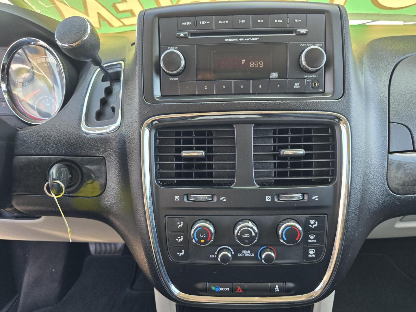 2014 WHITE Dodge Grand Caravan SE (2C4RDGBG9ER) with an 3.6L V6 DOHC 24V engine, 6-Speed Automatic transmission, located at 2660 S.Garland Avenue, Garland, TX, 75041, (469) 298-3118, 32.885551, -96.655602 - Photo#13