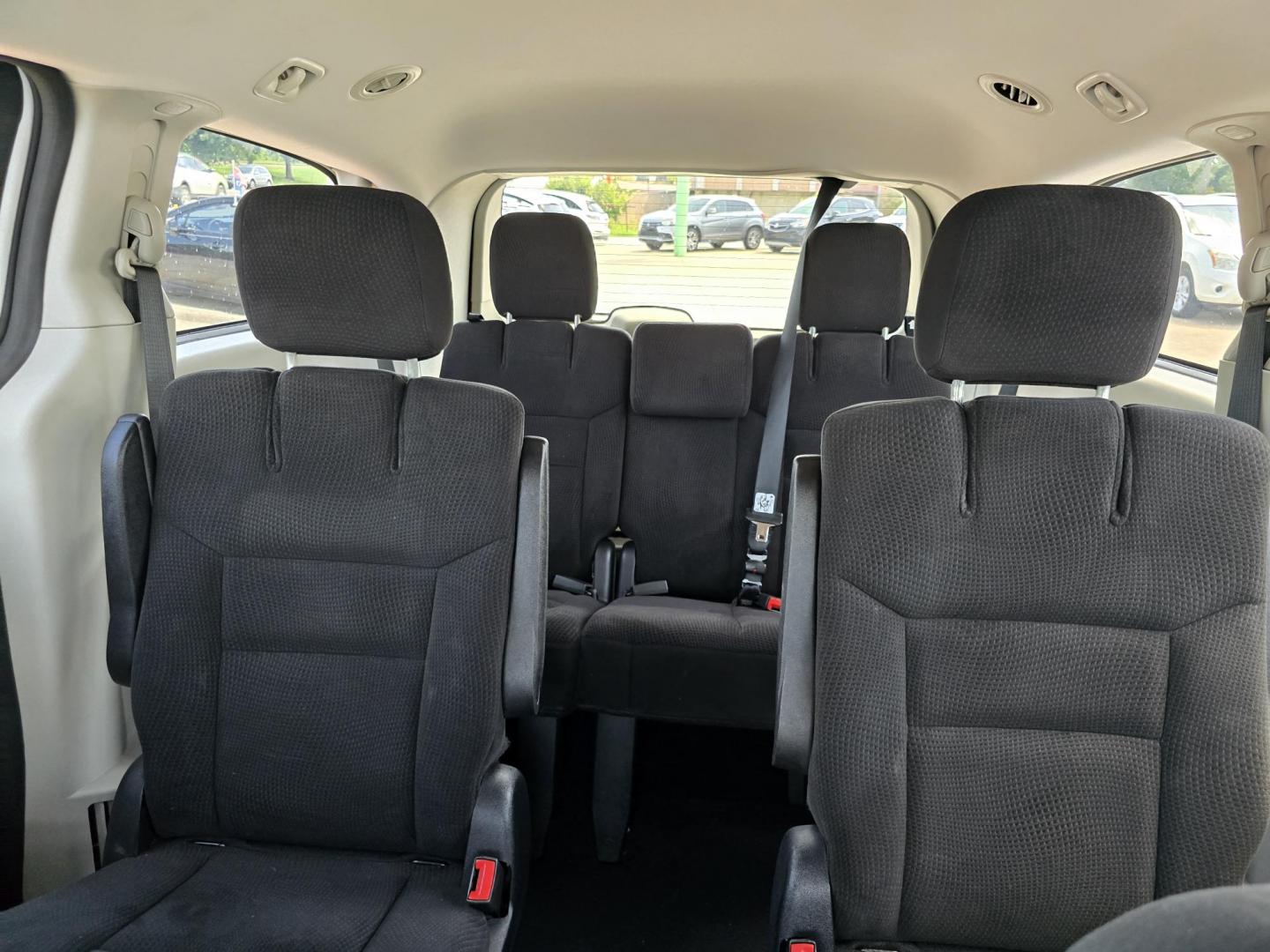 2014 WHITE Dodge Grand Caravan SE (2C4RDGBG9ER) with an 3.6L V6 DOHC 24V engine, 6-Speed Automatic transmission, located at 2660 S.Garland Avenue, Garland, TX, 75041, (469) 298-3118, 32.885551, -96.655602 - Photo#14