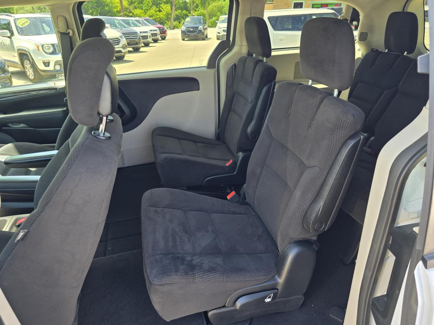 2014 WHITE Dodge Grand Caravan SE (2C4RDGBG9ER) with an 3.6L V6 DOHC 24V engine, 6-Speed Automatic transmission, located at 2660 S.Garland Avenue, Garland, TX, 75041, (469) 298-3118, 32.885551, -96.655602 - Photo#15