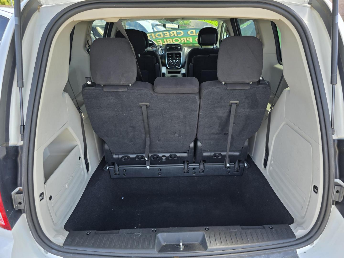 2014 WHITE Dodge Grand Caravan SE (2C4RDGBG9ER) with an 3.6L V6 DOHC 24V engine, 6-Speed Automatic transmission, located at 2660 S.Garland Avenue, Garland, TX, 75041, (469) 298-3118, 32.885551, -96.655602 - Photo#16