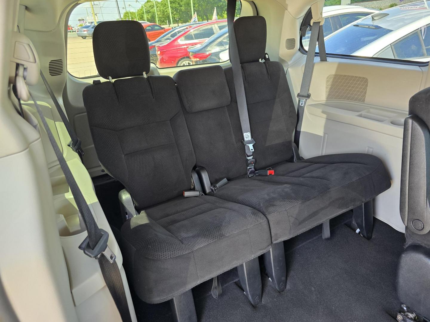 2014 WHITE Dodge Grand Caravan SE (2C4RDGBG9ER) with an 3.6L V6 DOHC 24V engine, 6-Speed Automatic transmission, located at 2660 S.Garland Avenue, Garland, TX, 75041, (469) 298-3118, 32.885551, -96.655602 - Photo#17