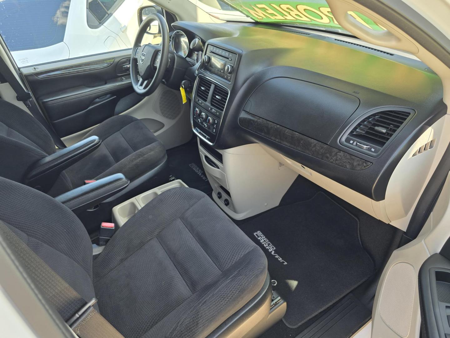 2014 WHITE Dodge Grand Caravan SE (2C4RDGBG9ER) with an 3.6L V6 DOHC 24V engine, 6-Speed Automatic transmission, located at 2660 S.Garland Avenue, Garland, TX, 75041, (469) 298-3118, 32.885551, -96.655602 - Photo#20