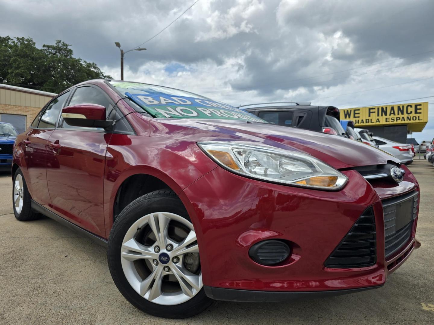2014 RED /BEIGE FORD FOCUS SE SE (1FADP3F24EL) , AUTO transmission, located at 2660 S.Garland Avenue, Garland, TX, 75041, (469) 298-3118, 32.885551, -96.655602 - Welcome to DallasAutos4Less, one of the Premier BUY HERE PAY HERE Dealers in the North Dallas Area. We specialize in financing to people with NO CREDIT or BAD CREDIT. We need proof of income, proof of residence, and a ID. Come buy your new car from us today!! This is a Very clean 2014 FORD FOCUS - Photo#0