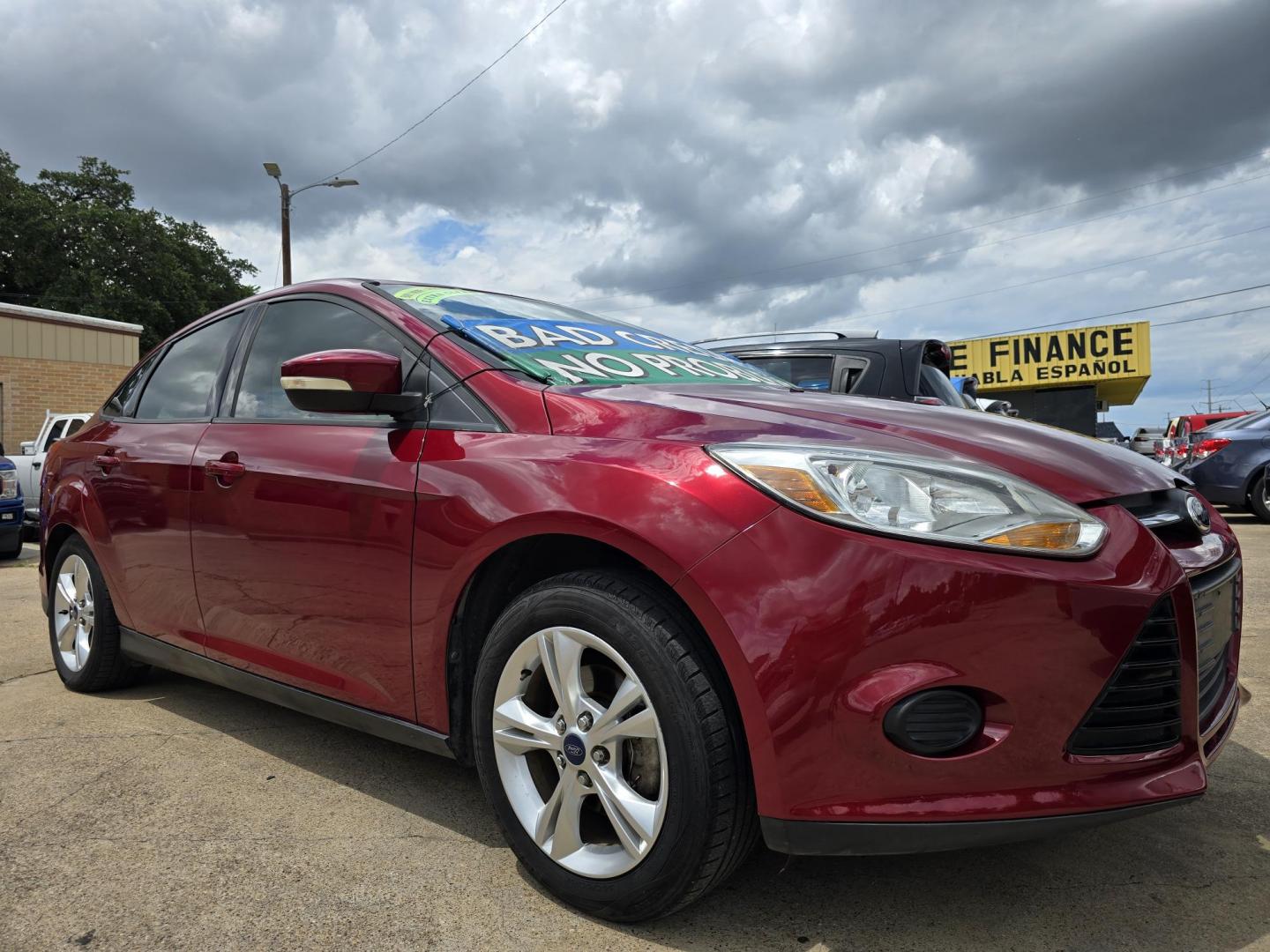 2014 RED /BEIGE FORD FOCUS SE SE (1FADP3F24EL) , AUTO transmission, located at 2660 S.Garland Avenue, Garland, TX, 75041, (469) 298-3118, 32.885551, -96.655602 - Welcome to DallasAutos4Less, one of the Premier BUY HERE PAY HERE Dealers in the North Dallas Area. We specialize in financing to people with NO CREDIT or BAD CREDIT. We need proof of income, proof of residence, and a ID. Come buy your new car from us today!! This is a Very clean 2014 FORD FOCUS - Photo#1