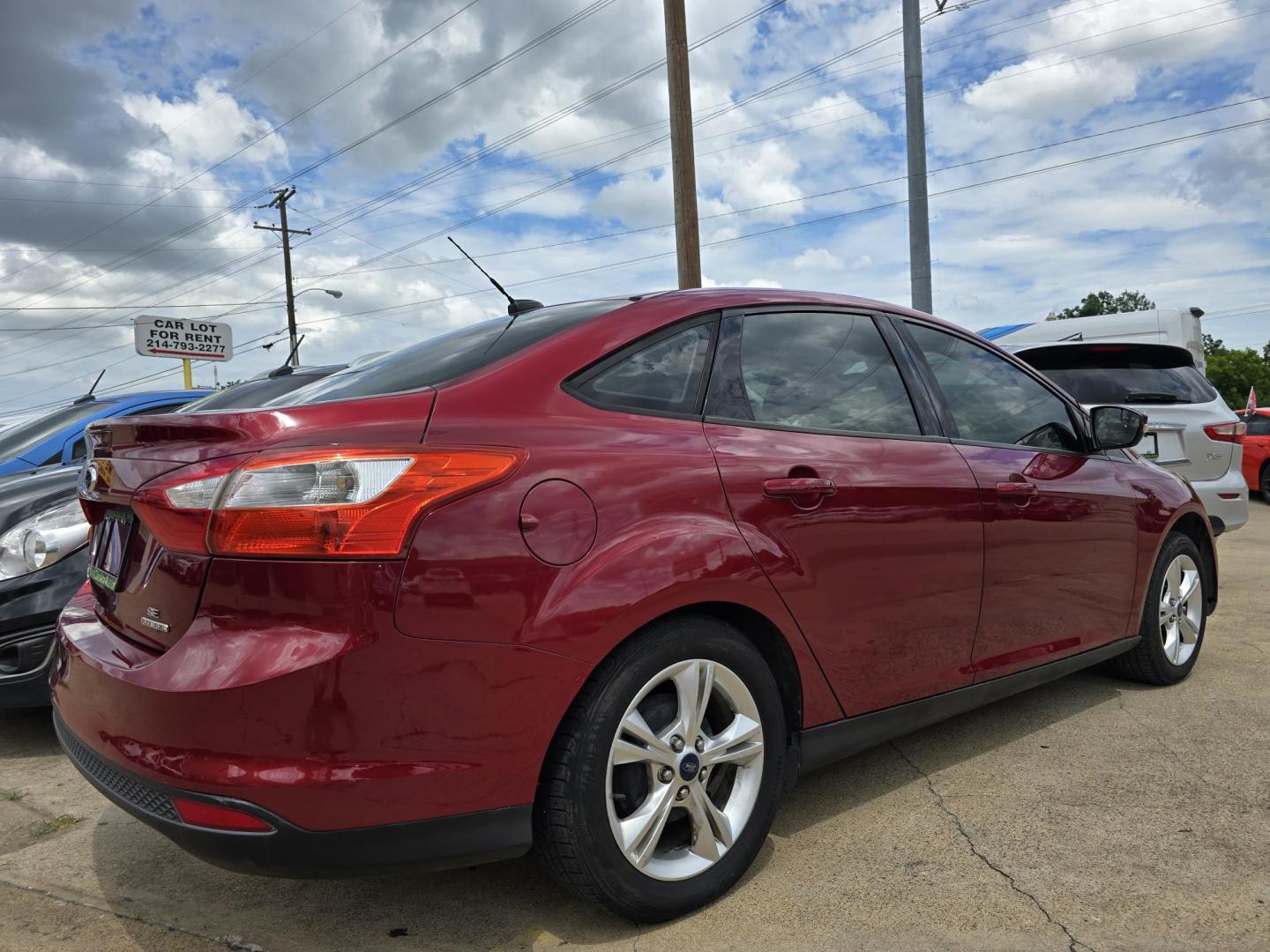 2014 RED /BEIGE FORD FOCUS SE SE (1FADP3F24EL) , AUTO transmission, located at 2660 S.Garland Avenue, Garland, TX, 75041, (469) 298-3118, 32.885551, -96.655602 - Welcome to DallasAutos4Less, one of the Premier BUY HERE PAY HERE Dealers in the North Dallas Area. We specialize in financing to people with NO CREDIT or BAD CREDIT. We need proof of income, proof of residence, and a ID. Come buy your new car from us today!! This is a Very clean 2014 FORD FOCUS - Photo#3
