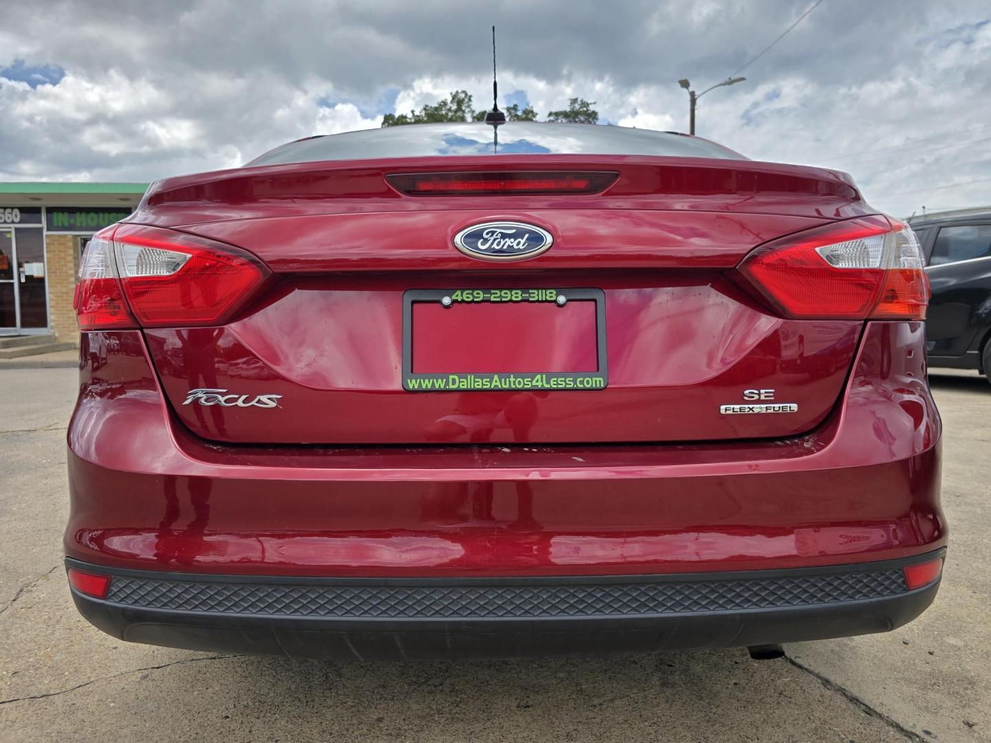2014 RED /BEIGE FORD FOCUS SE SE (1FADP3F24EL) , AUTO transmission, located at 2660 S.Garland Avenue, Garland, TX, 75041, (469) 298-3118, 32.885551, -96.655602 - Welcome to DallasAutos4Less, one of the Premier BUY HERE PAY HERE Dealers in the North Dallas Area. We specialize in financing to people with NO CREDIT or BAD CREDIT. We need proof of income, proof of residence, and a ID. Come buy your new car from us today!! This is a Very clean 2014 FORD FOCUS - Photo#4