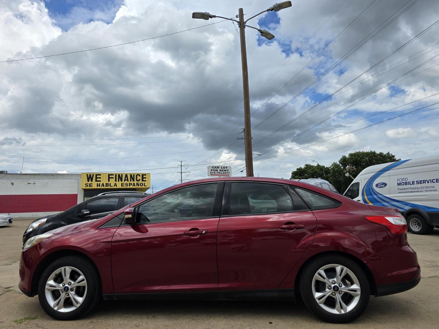 2014 RED /BEIGE FORD FOCUS SE SE (1FADP3F24EL) , AUTO transmission, located at 2660 S.Garland Avenue, Garland, TX, 75041, (469) 298-3118, 32.885551, -96.655602 - Welcome to DallasAutos4Less, one of the Premier BUY HERE PAY HERE Dealers in the North Dallas Area. We specialize in financing to people with NO CREDIT or BAD CREDIT. We need proof of income, proof of residence, and a ID. Come buy your new car from us today!! This is a Very clean 2014 FORD FOCUS - Photo#6